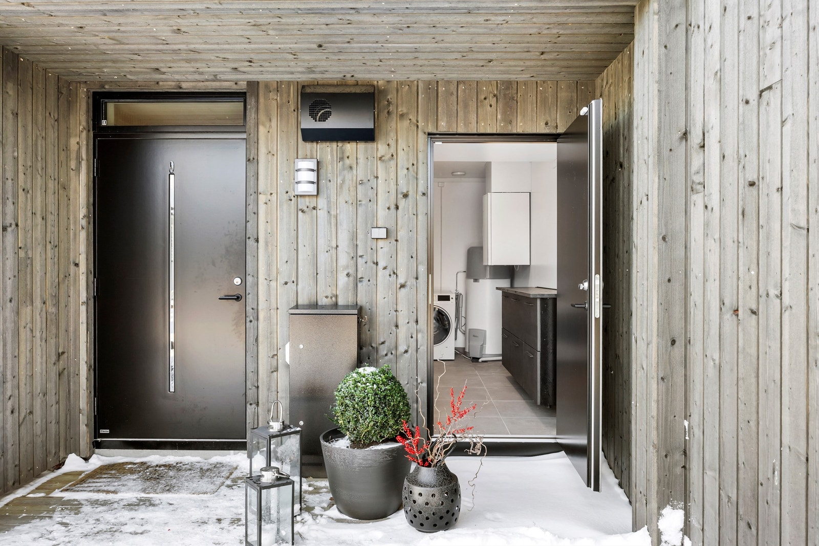 Rom benyttet som vaskerom har egen dør ut Galleribilde