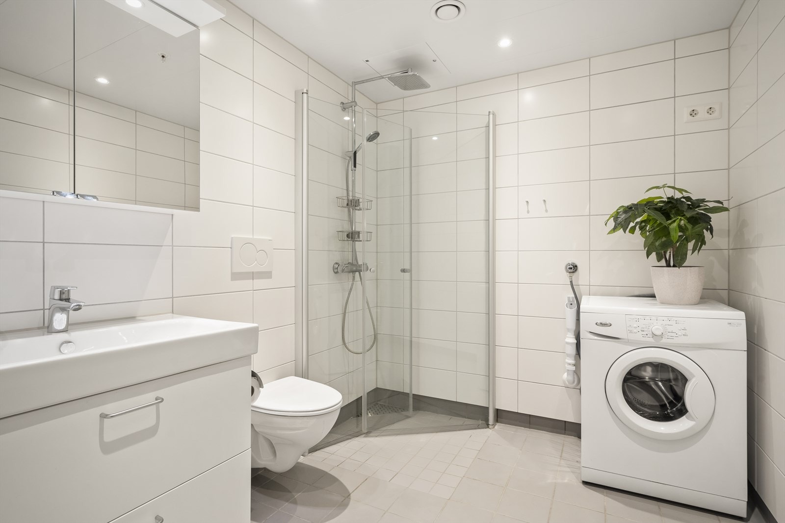 Baderom med god plass Galleribilde