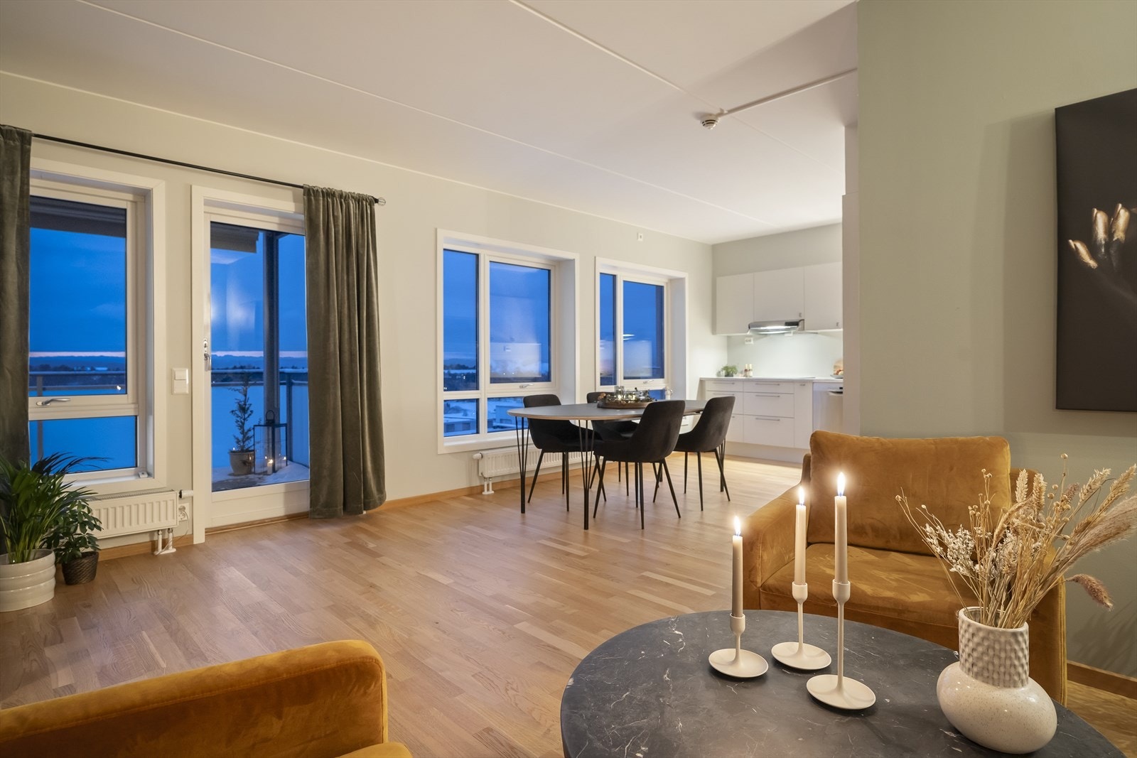 Lys og fin leilighet, uten gjenboere og med flott utsikt Galleribilde