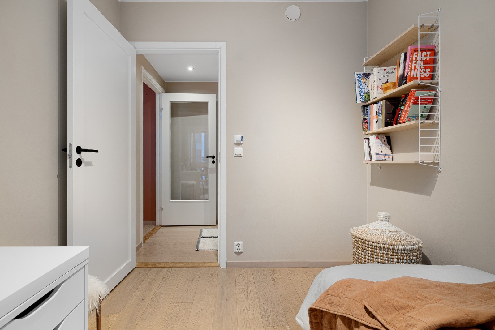 - Soverom 2 passer utmerket som barnerom, gjesterom eller kontor - Galleribilde