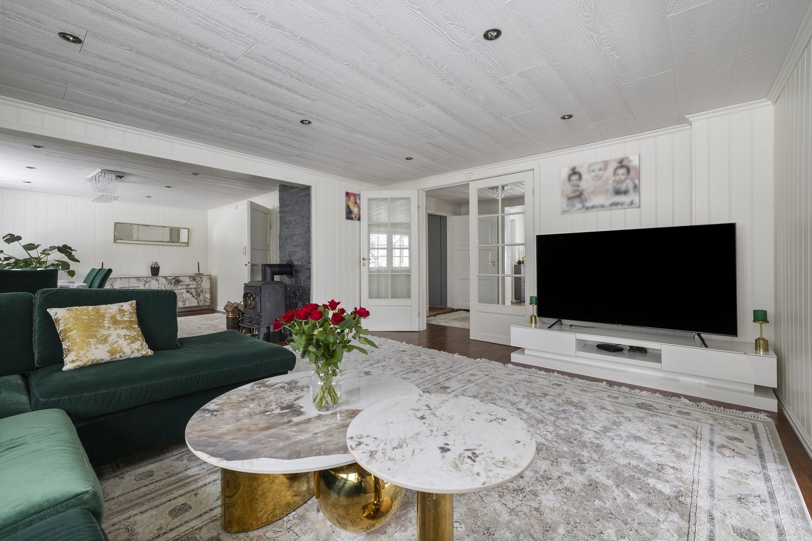 TV-stuen er på hele 21 m² og gir fleksible møbleringsmuligheter. Galleribilde