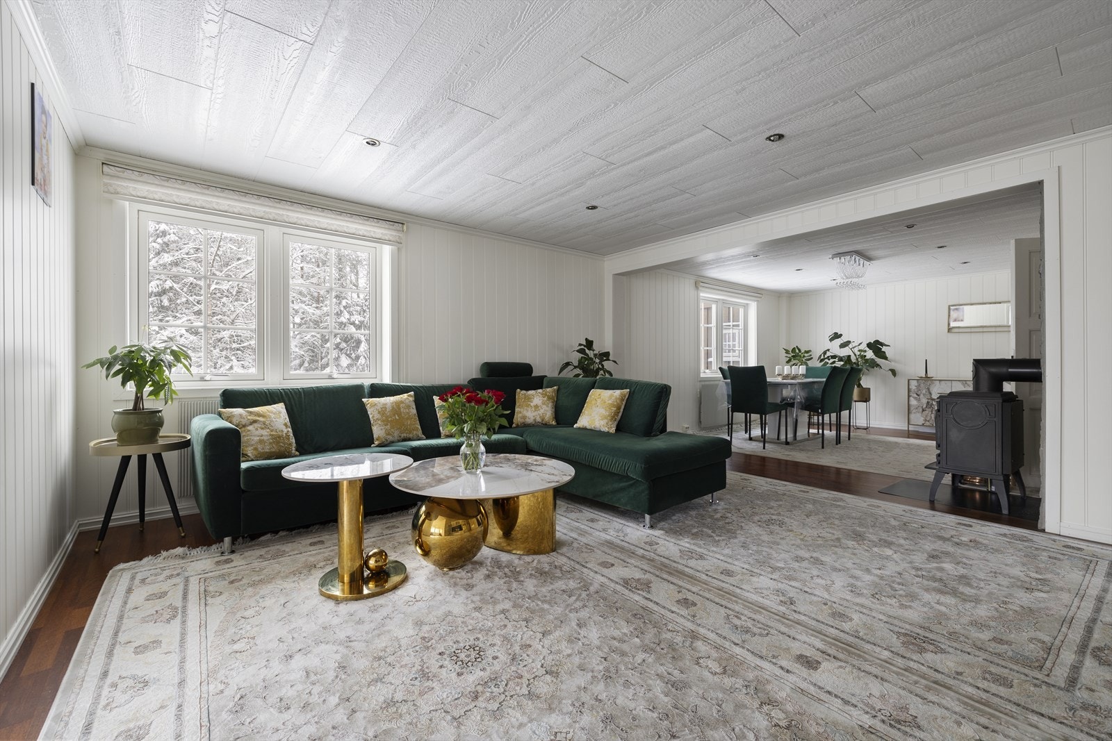 De store vindusflatene, de fleste fra 2016, slipper inn rikelig med dagslys. Galleribilde