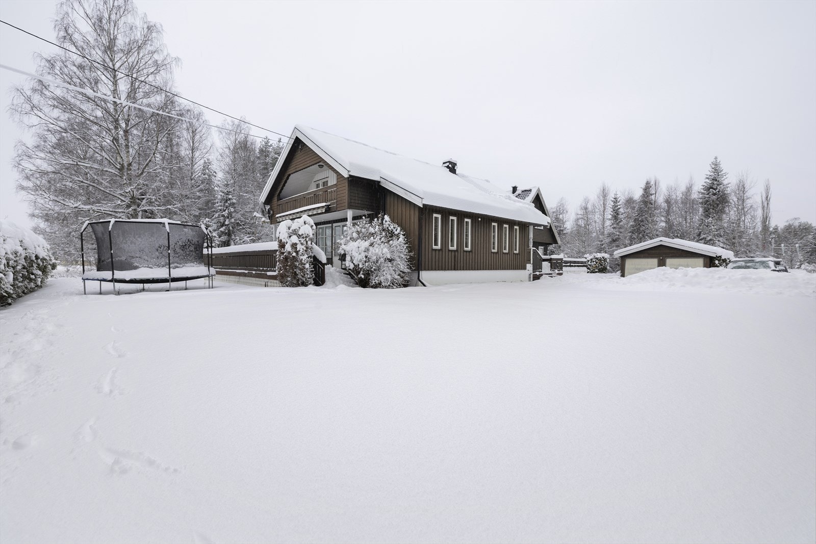 Oppvarming skjer via en effektiv bergvarmepumpe som er felles for begge enheter. Galleribilde