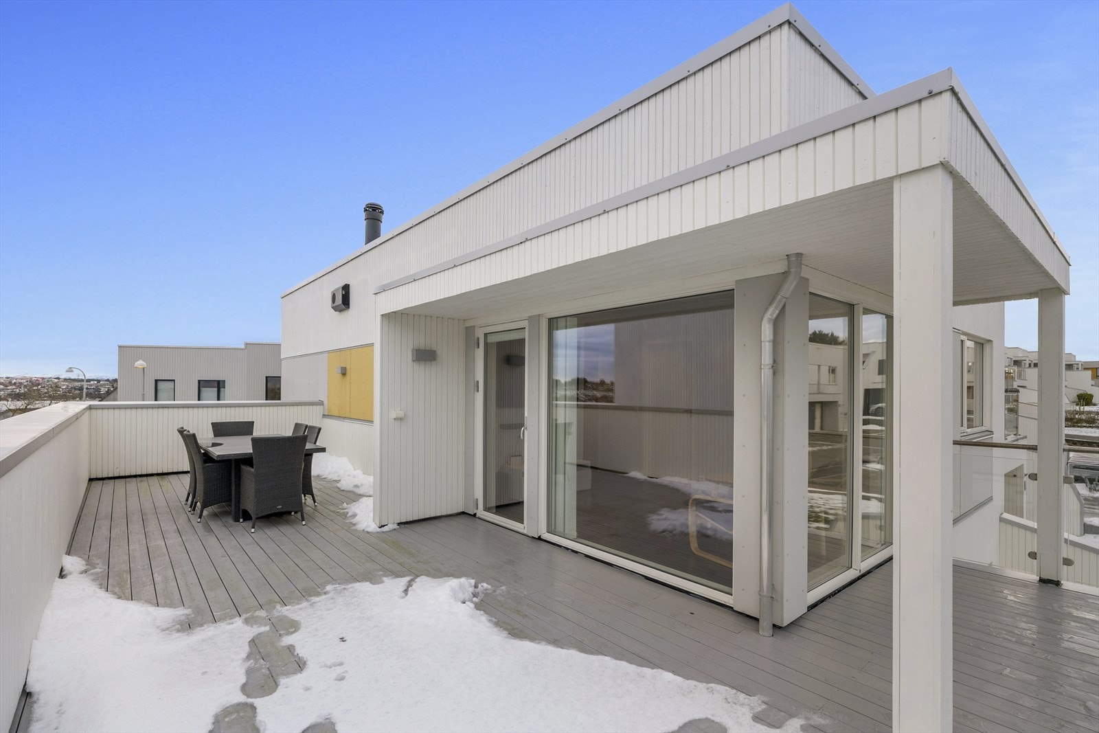 Et perfekt sted for både avslapning og hyggelige sammenkomster på varme dager Galleribilde