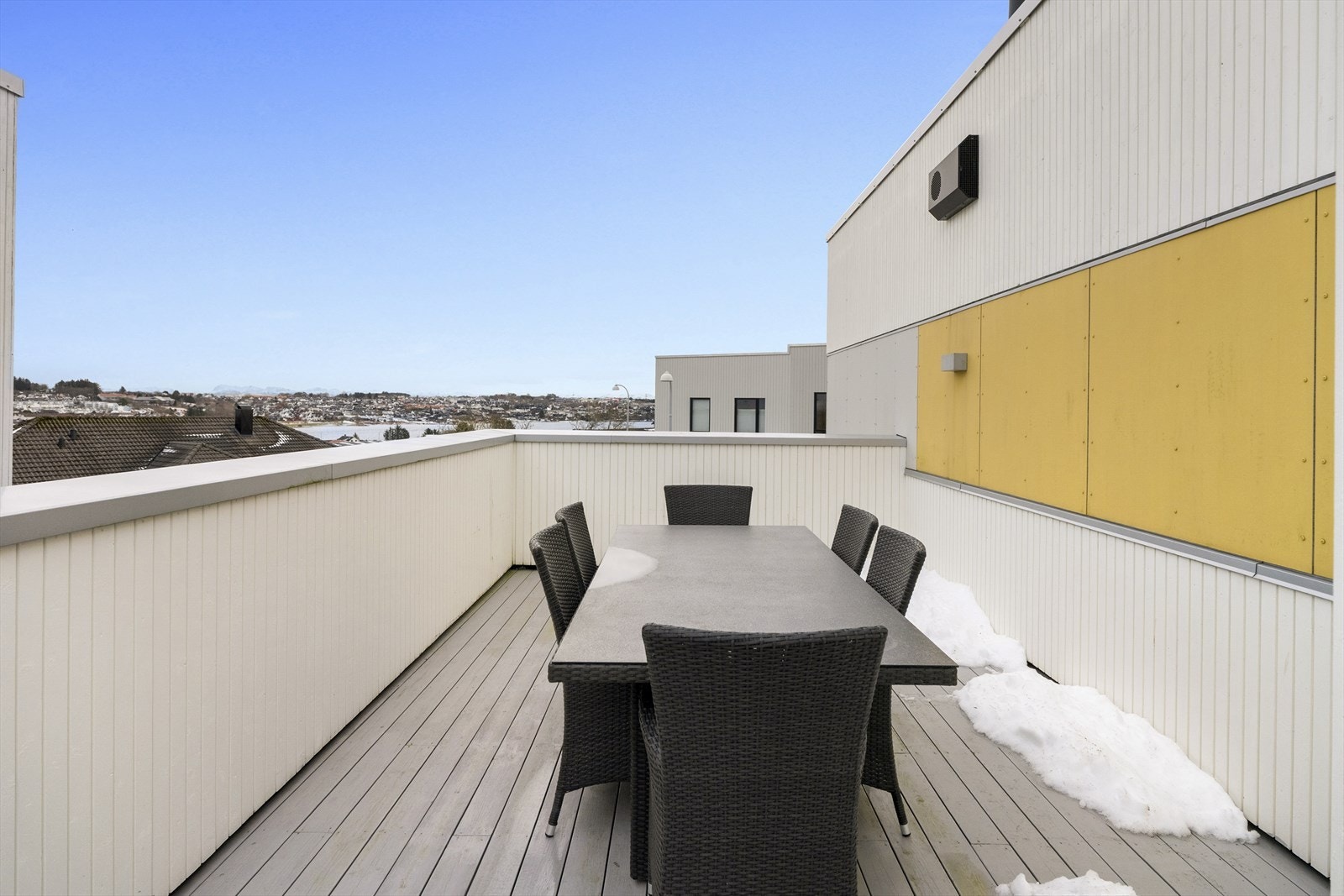 Uteomerådet har fine muligheter for utemøbler, grill og diverse. Galleribilde