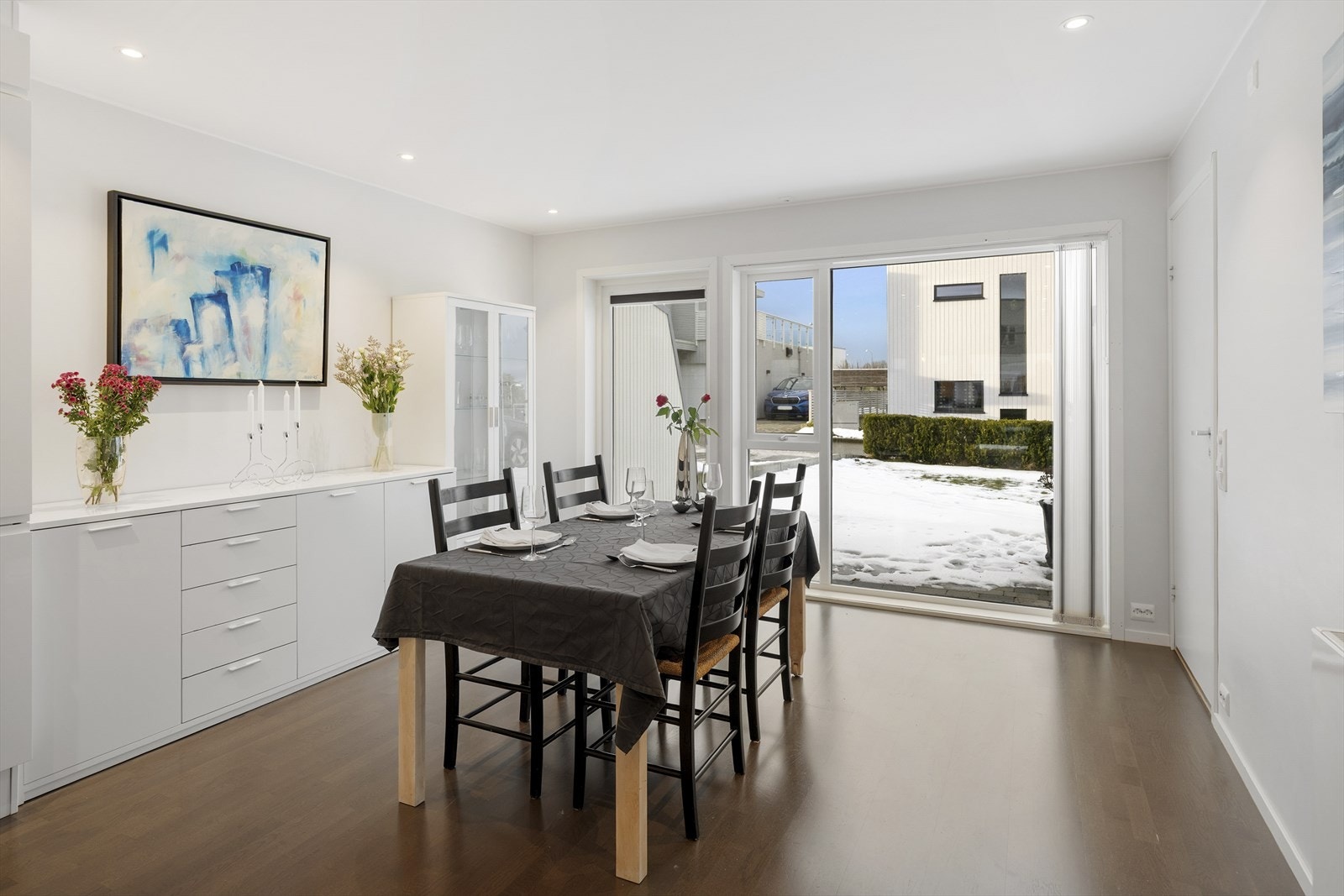 Her har man plass til å samle både familie og venner til hyggelige måltidsstunder. Galleribilde