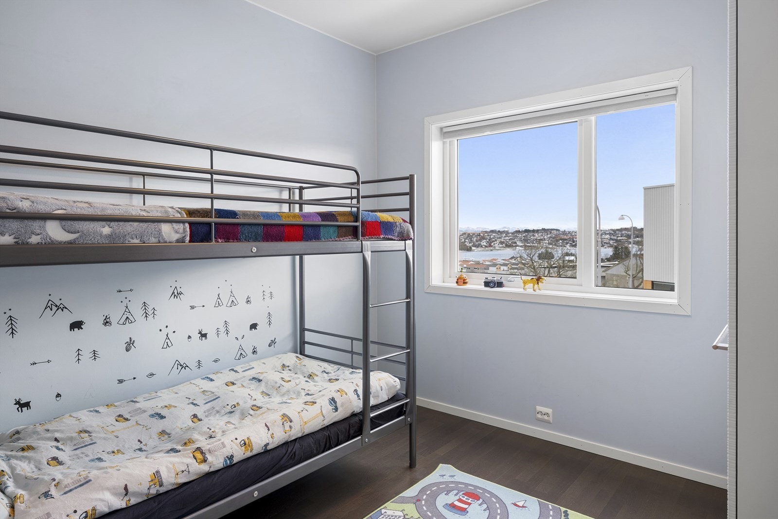 Også barnerommene er utstyrt med garderobeløsning. Galleribilde