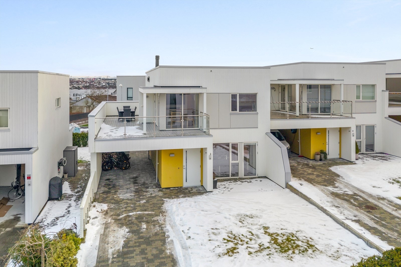 I tilleggg har boligen egen carport. Galleribilde