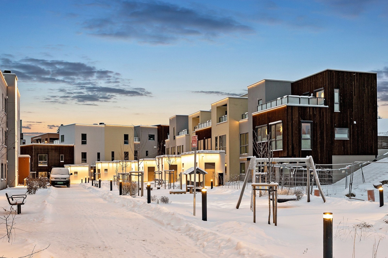 Beboere kan benytte seg av fellesfasiliteter som inkluderer bilvask, smørebod og sykkelparkering Galleribilde