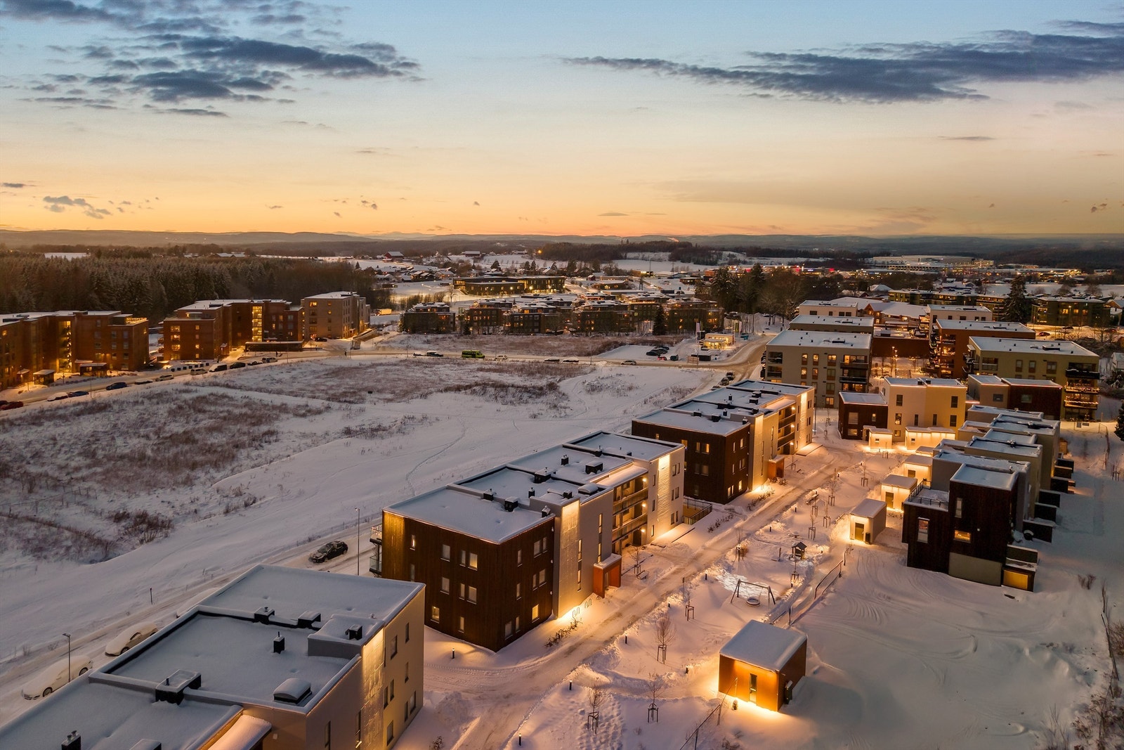 Det er i underkant av 7 minutter med bil til Vinterbro med den populære fornøyelsesparken Tusenfryd, Alti shoppingsenter med flere butikker Galleribilde