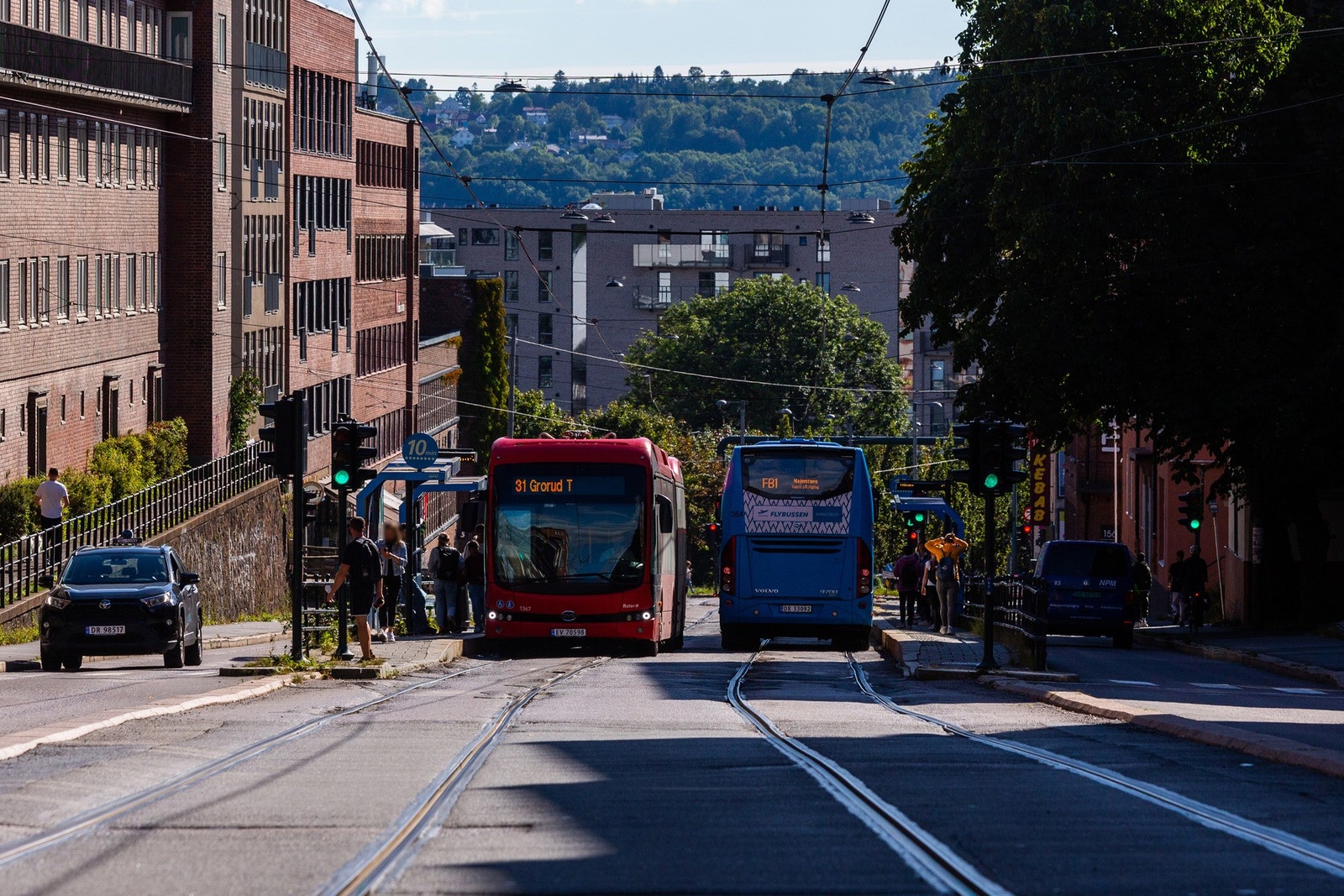 Nærområdet - Gode kollektivforbindelser i nærområdet. Buss- og trikkestopp på blant annet Rosenhoff og Sinsen. T-banen stopper både på Sinsen og Carl berner. Galleribilde