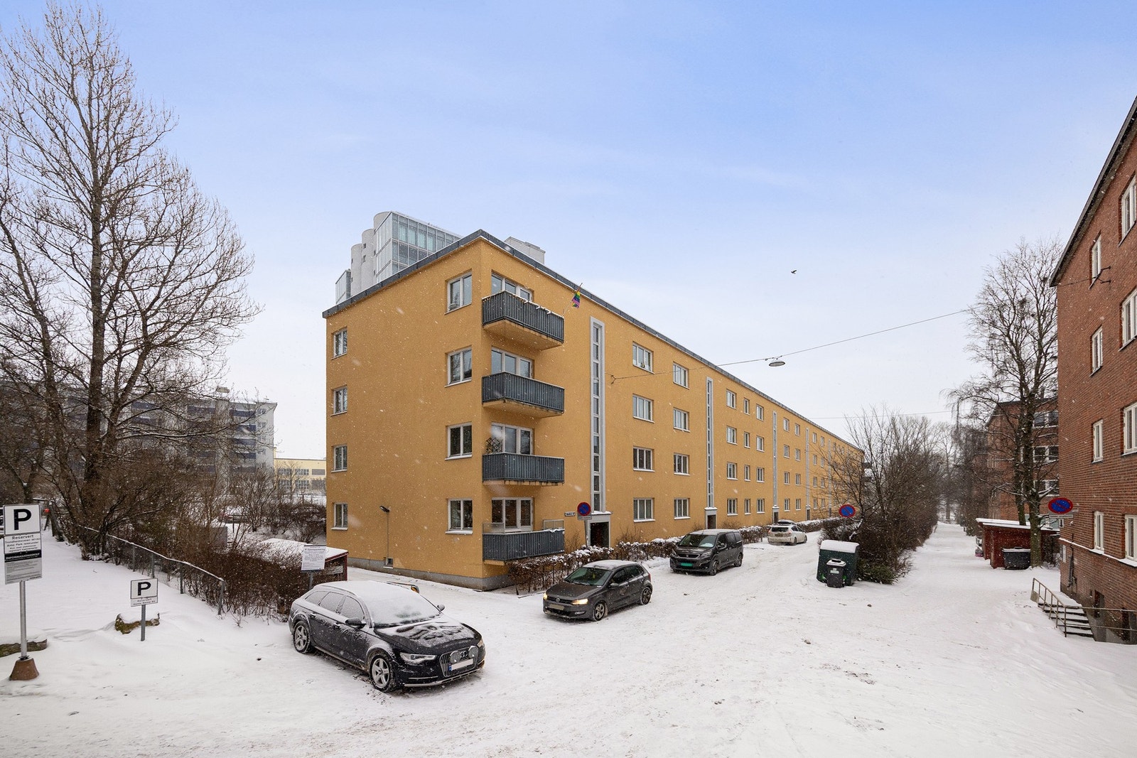 Borettslaget har utendørs p-plasser for utleie (ingen venteliste pr. 11.01.26). Galleribilde