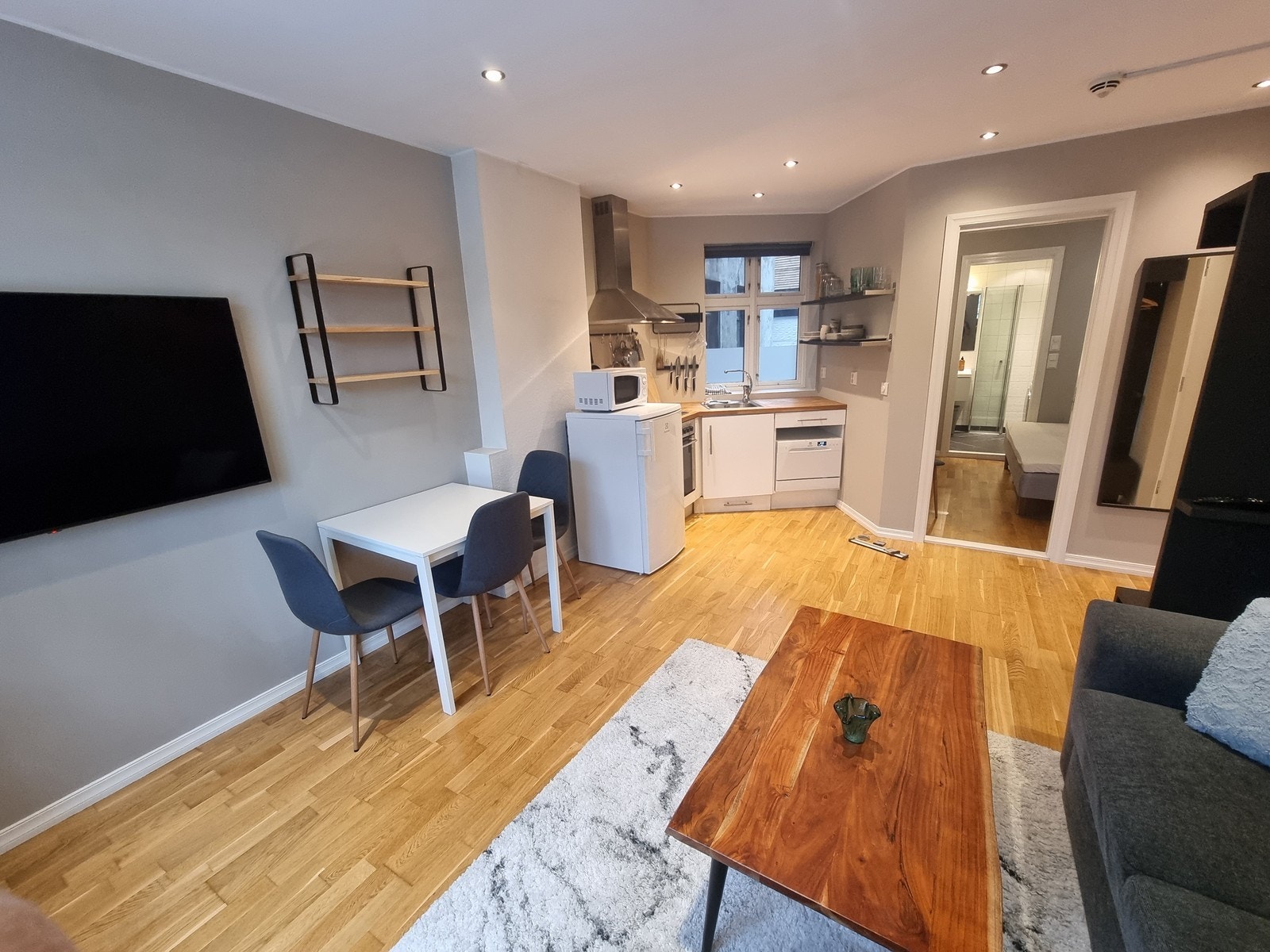 Stue/kjøkken - Leies ut møblert Galleribilde