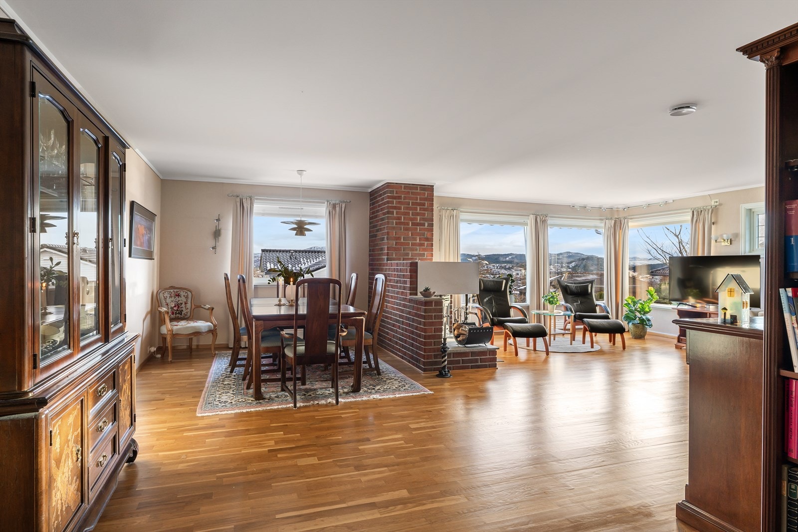 Stor stue med spisesplass Galleribilde