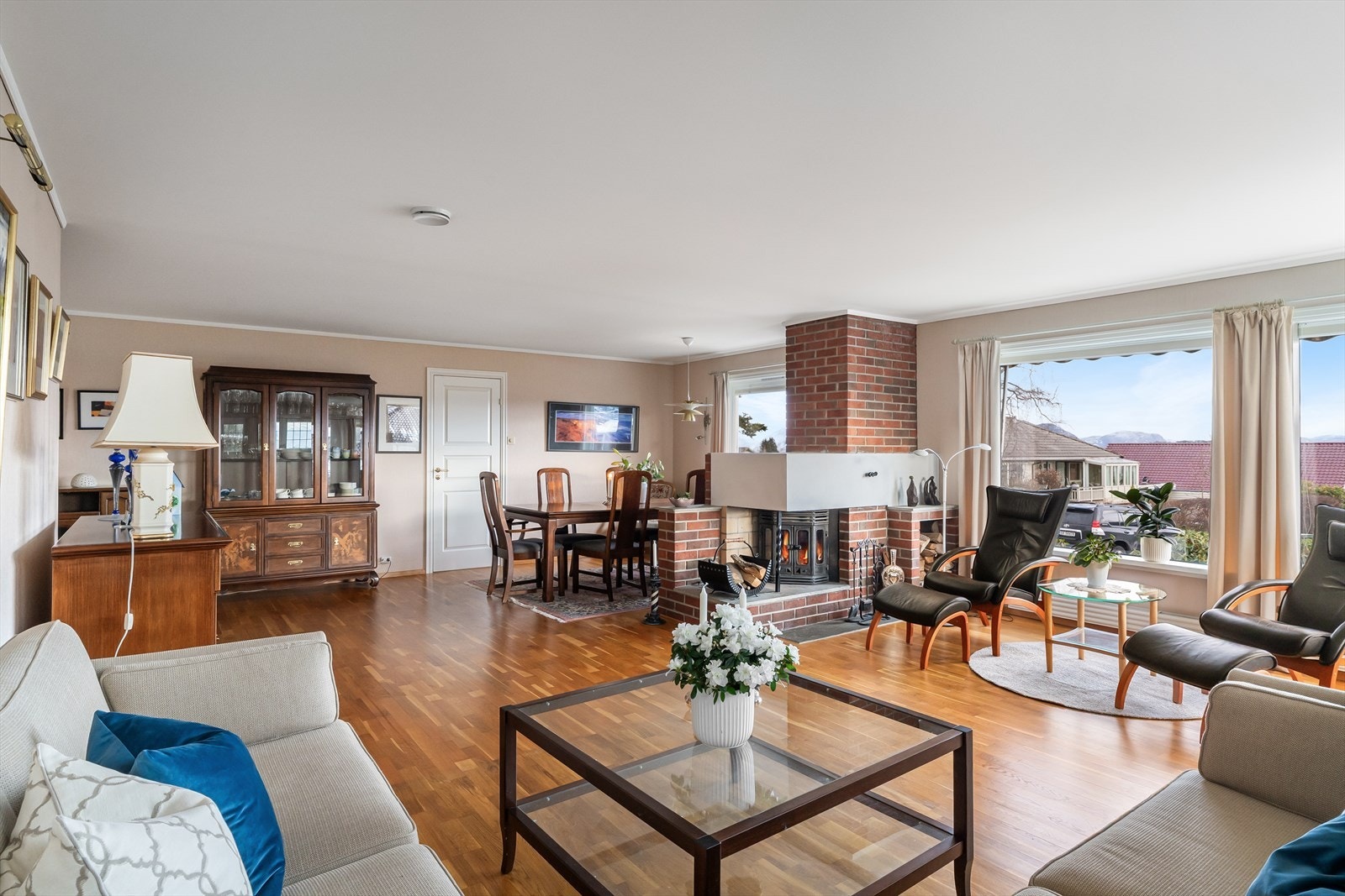 Stor og romslig stue Galleribilde