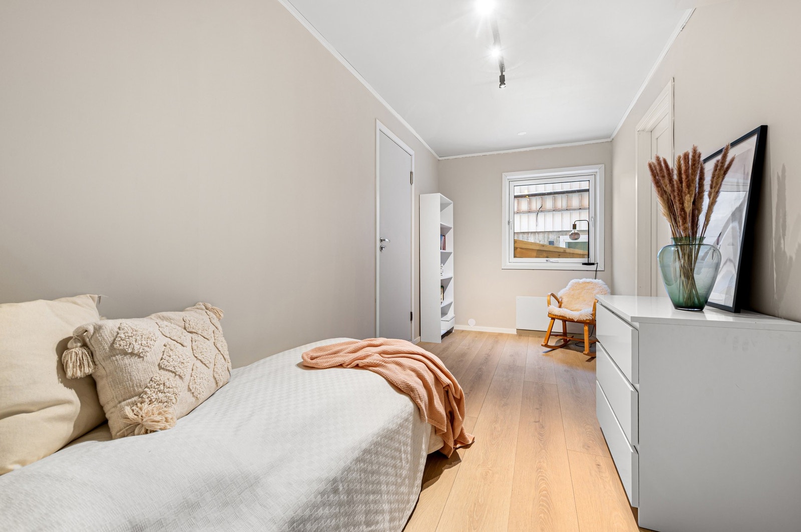 Lyst og flott soverom på 10,3 kvm. Galleribilde