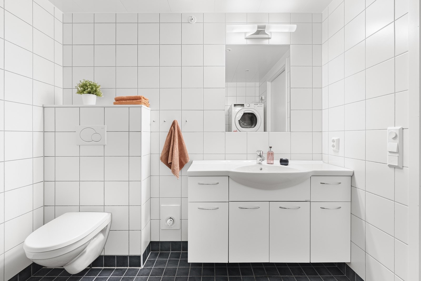Innbydende bad/vaskerom Galleribilde