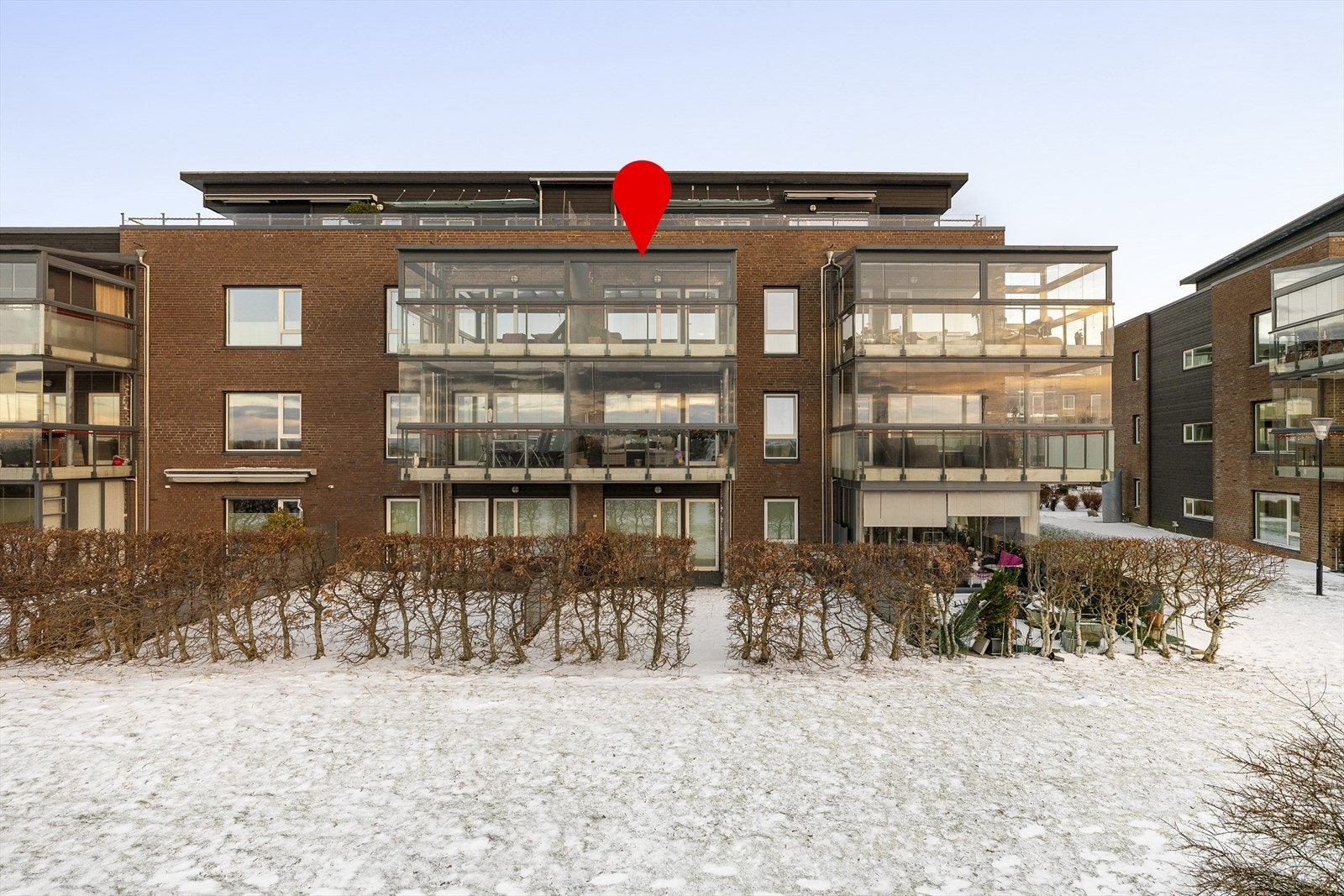 Flott plassering i byggets 3.etg uten foranliggende bebyggelse Galleribilde