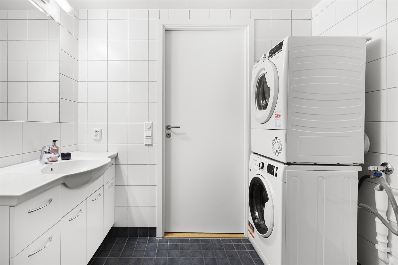 Opplegg for vaskemaskin/tørketrommel Galleribilde