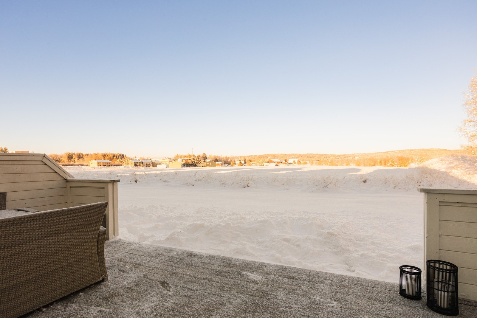 Terrassene har et samlet areal på ca. 25 m², der størsteparten av arealet er på baksiden. Galleribilde