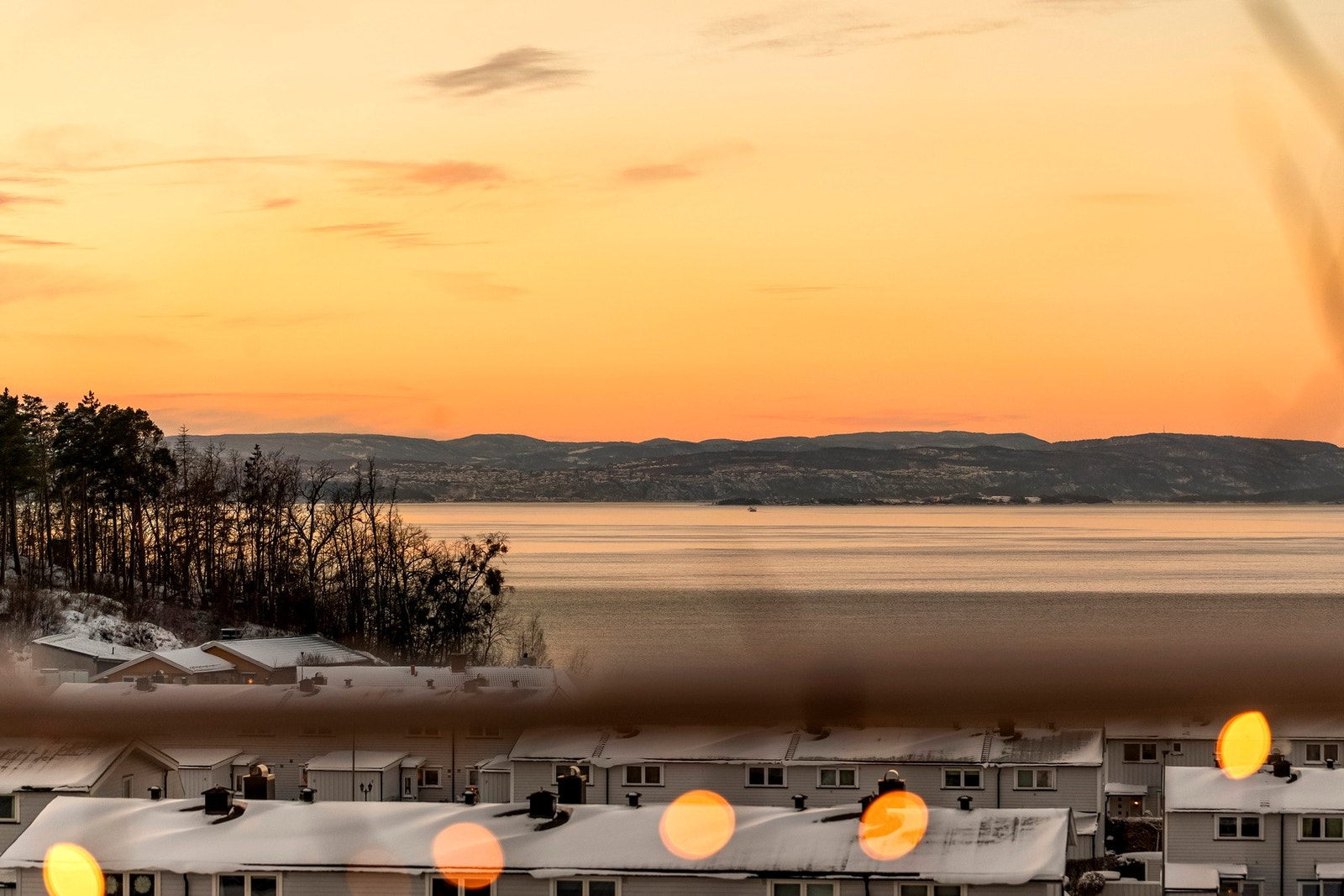 Leiligheten har en etterspurt beliggenhet med nydelig ettermiddags- og kveldssol , et fantastisk sted å tilbringe sene sommerkvelder Galleribilde