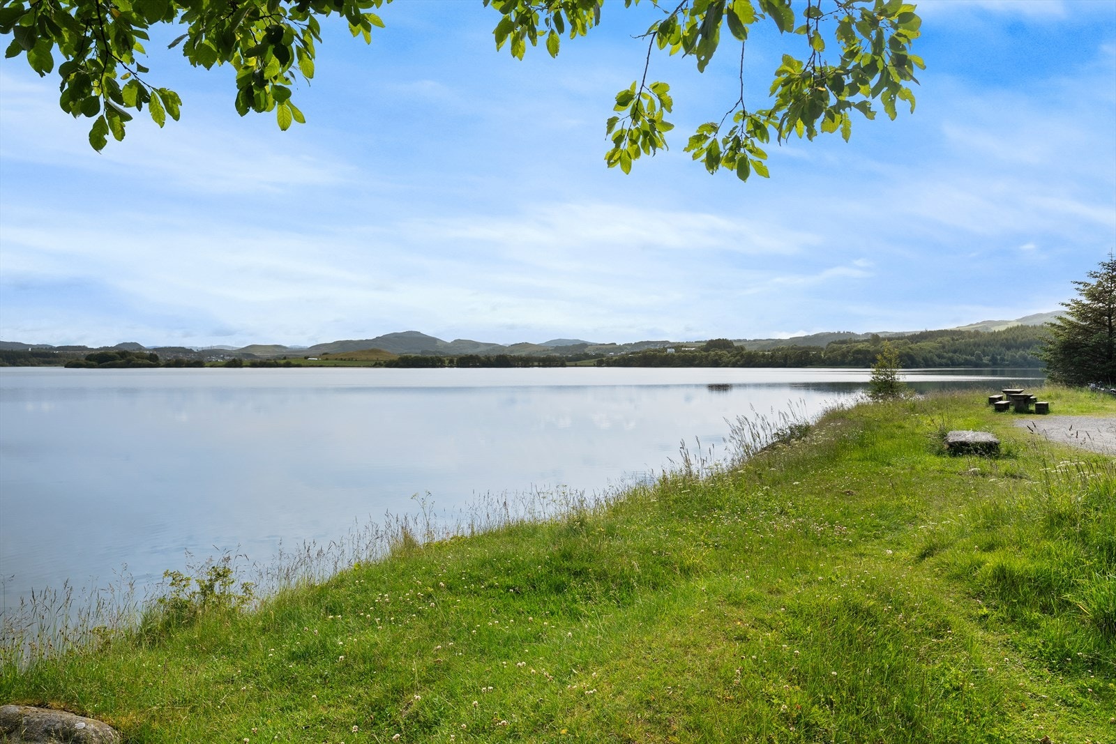 Gunnersberget ligger ved Frøylandsvatnet og byr på flott utsikt. Galleribilde