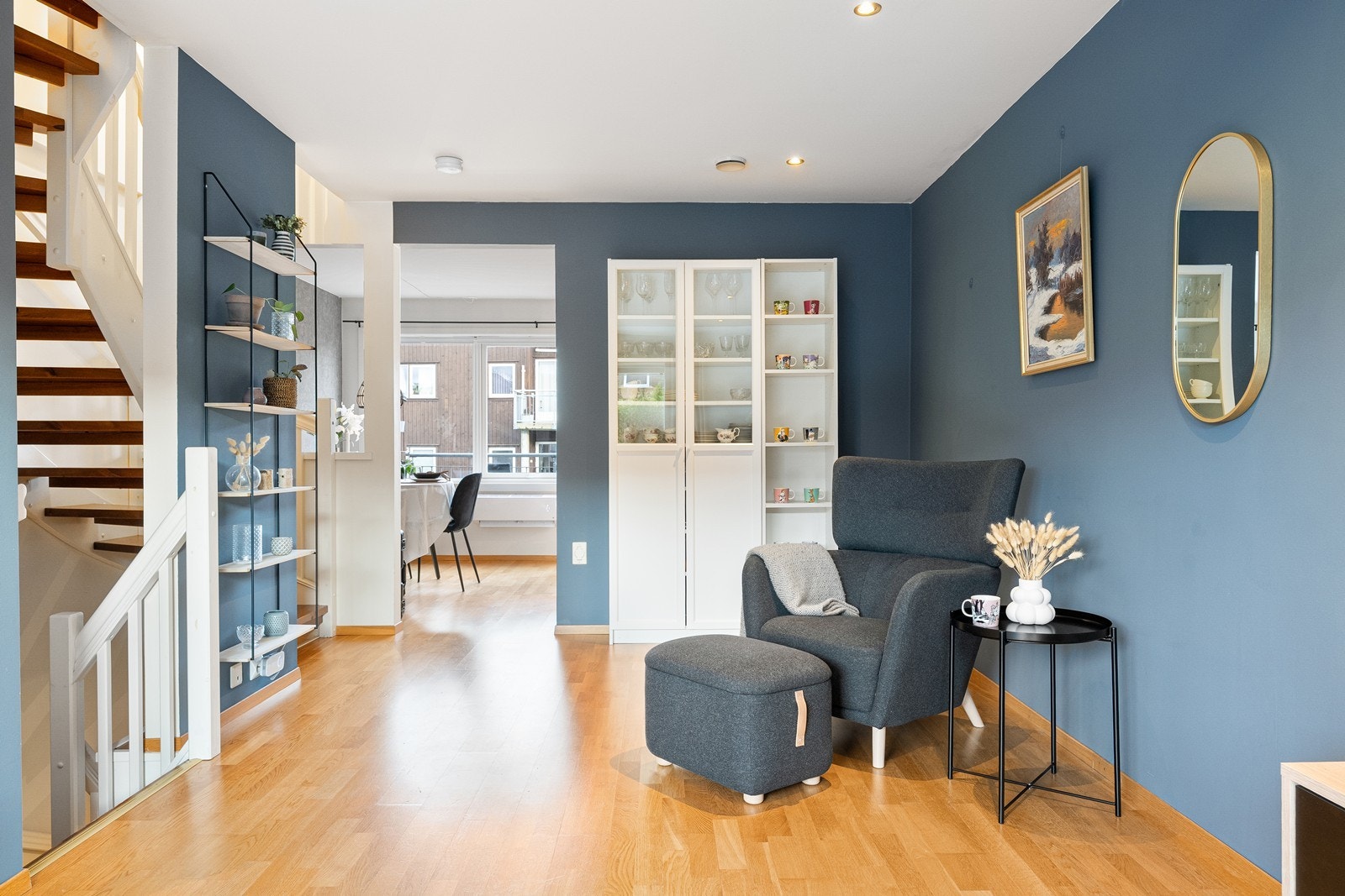 Stuen har flere møbleringsmuligheter Galleribilde