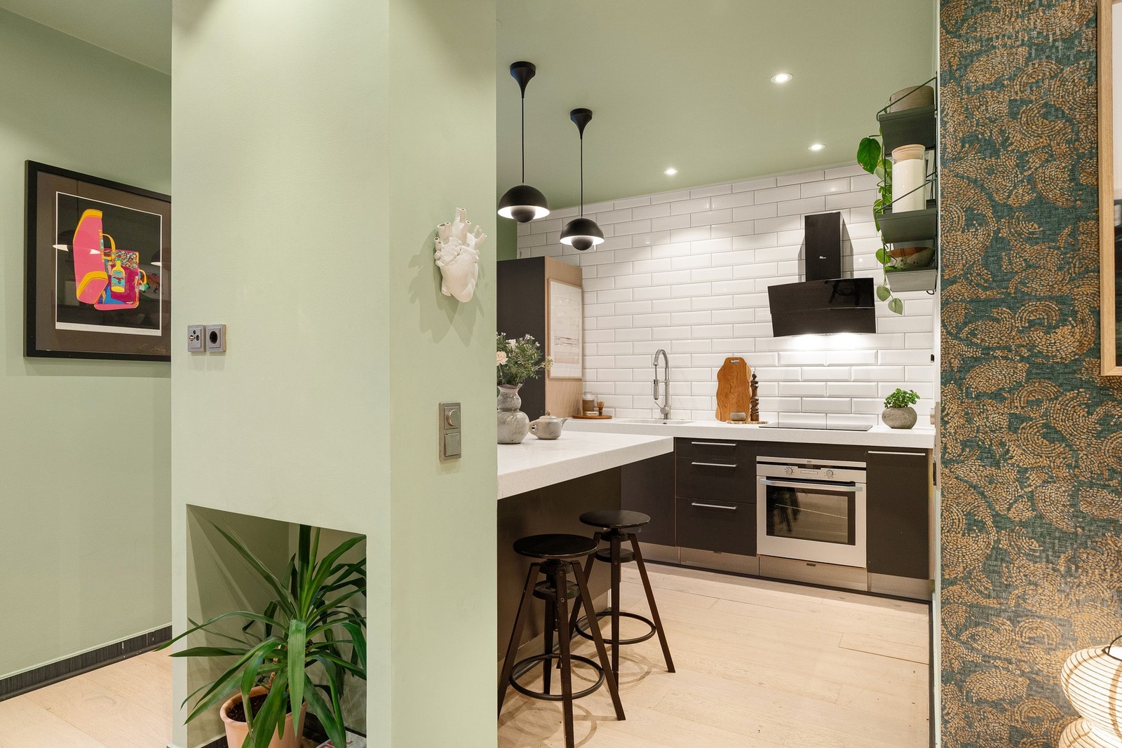 Det er gulvvarme i samtlige rom og vinduer ble byttet i 2018. Galleribilde