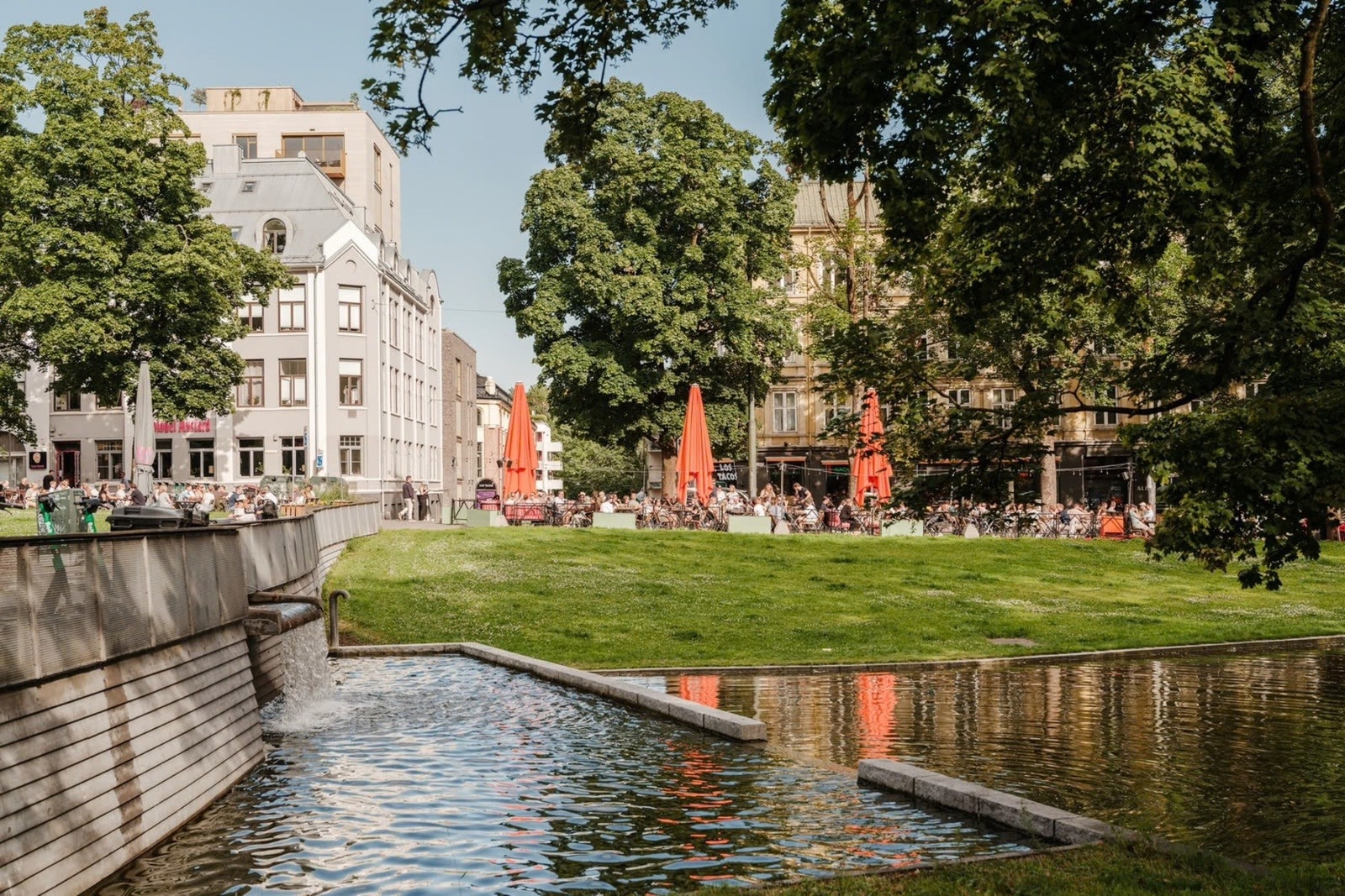 Colonel Mustard og Los Tacos med uteservering ligger begge på A. Kiellands plass. Galleribilde
