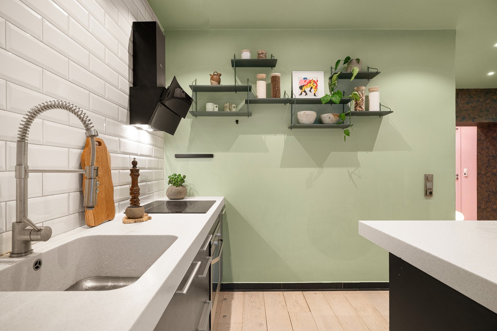 Delikate og tidløse fasettslipte fliser. Galleribilde