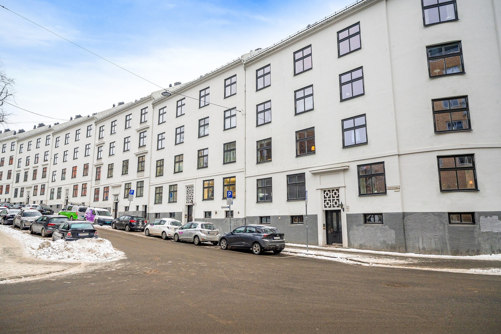 Boligen ligger tilbaketrukket i en sidegate til Alexander Kiellands plass. Galleribilde