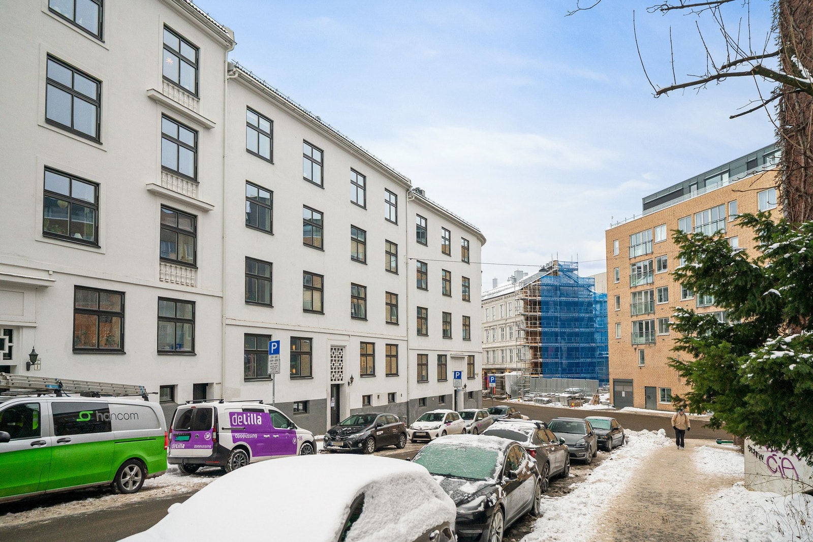 Gateparkering like utenfor boligen. Galleribilde