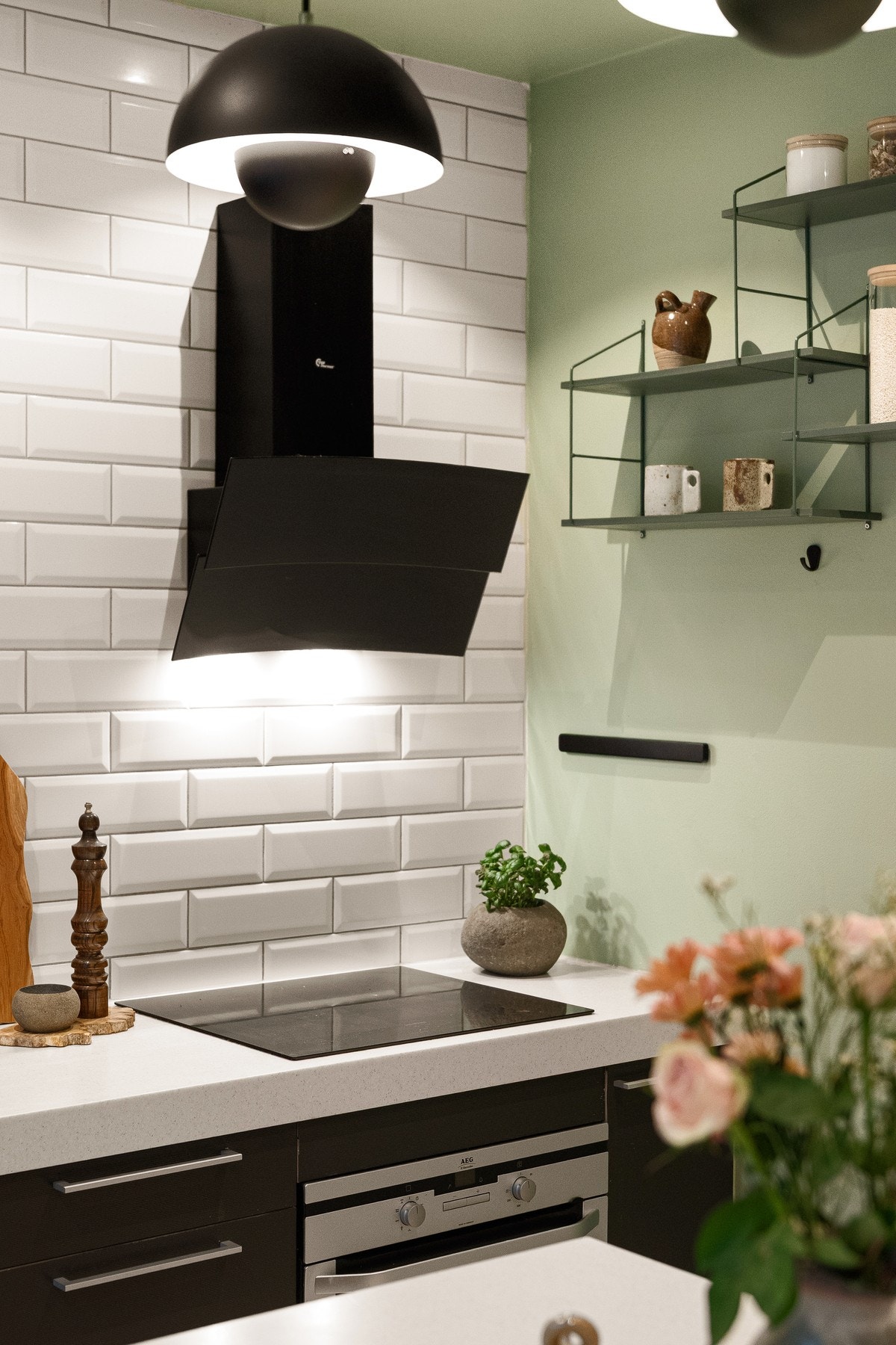 Moderne fritthengende ventilator. Galleribilde