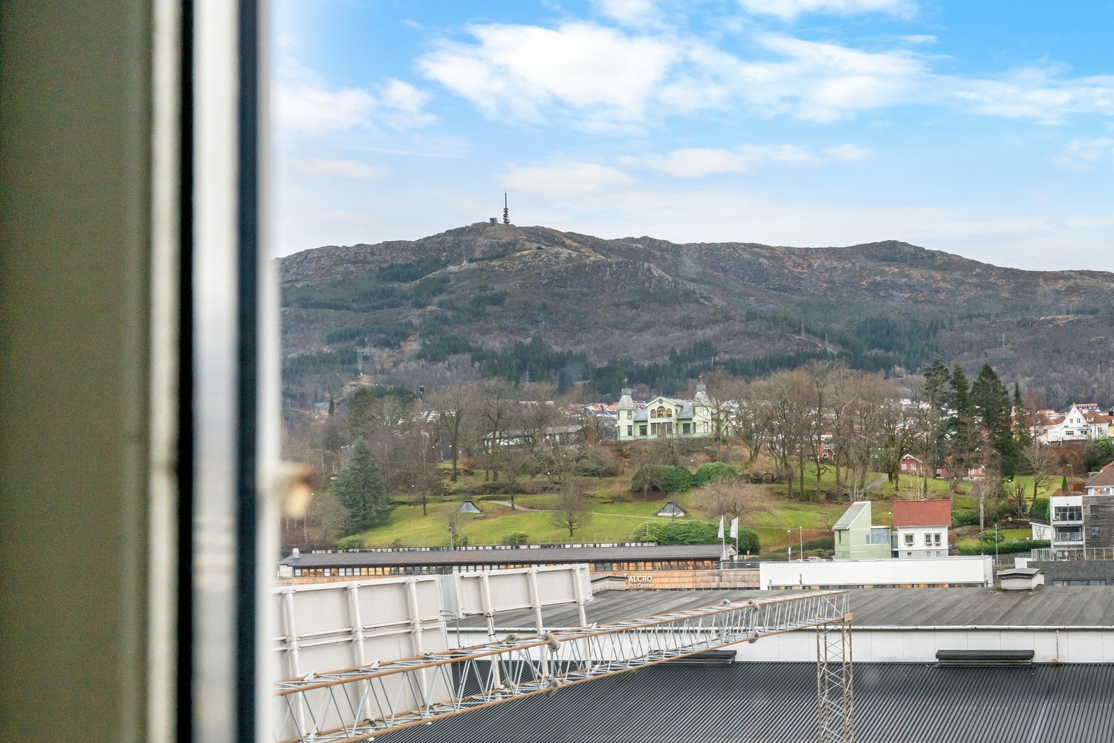 Flott utsikt opp mot Ulriken. Galleribilde