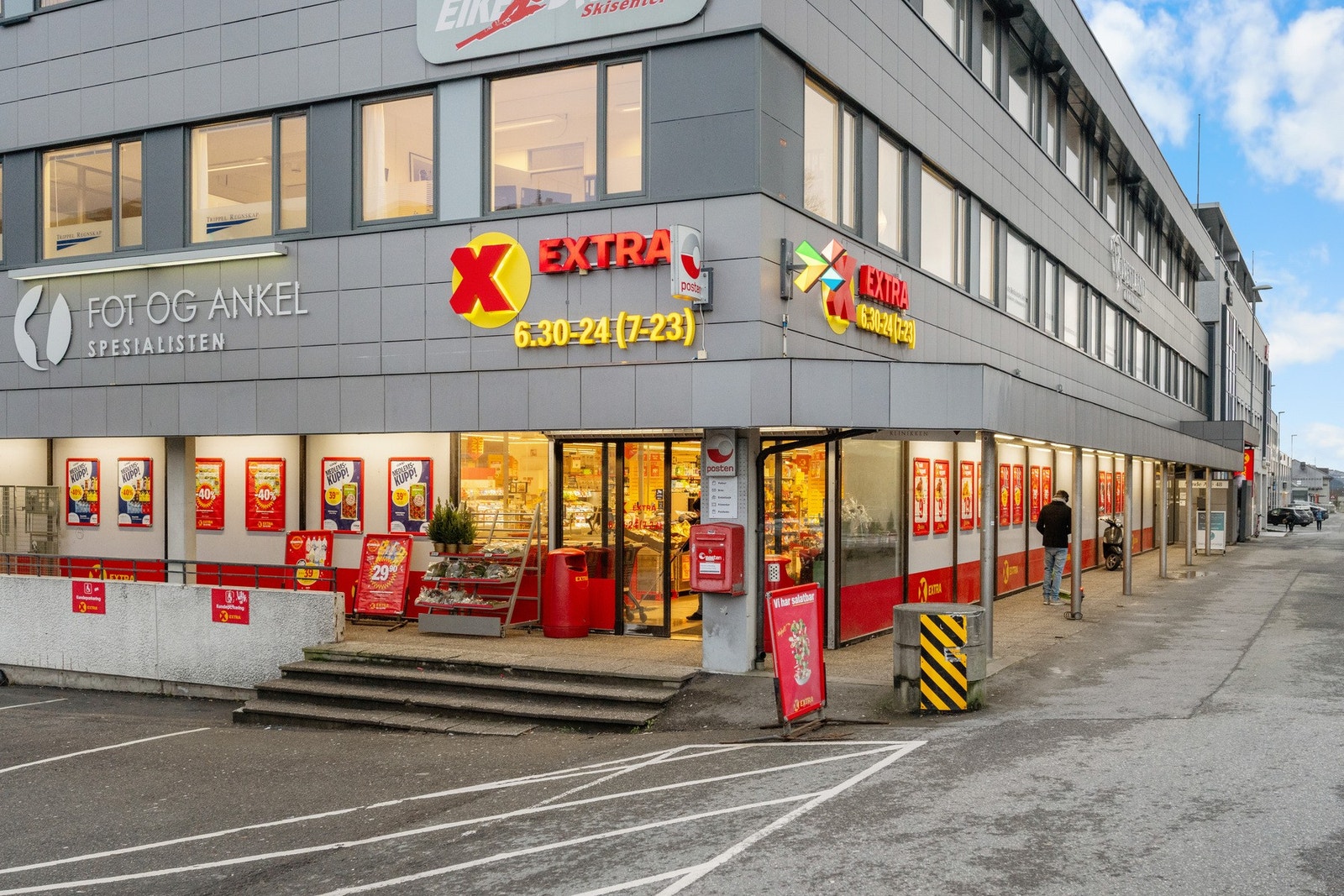 Kort vei til HVL, dagligvarebutikk og buss/bybane. Galleribilde