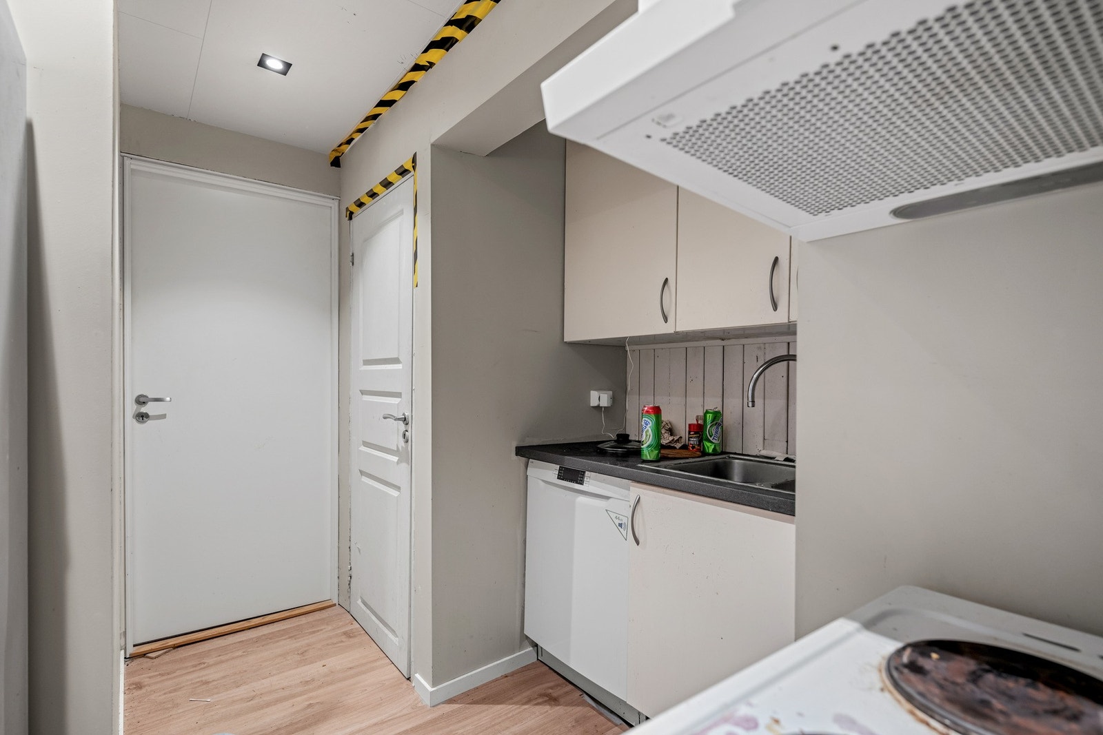 Buken av flere av rommene avviker fra originale byggetegninger og det er ikke søkt om bruksendring. Galleribilde