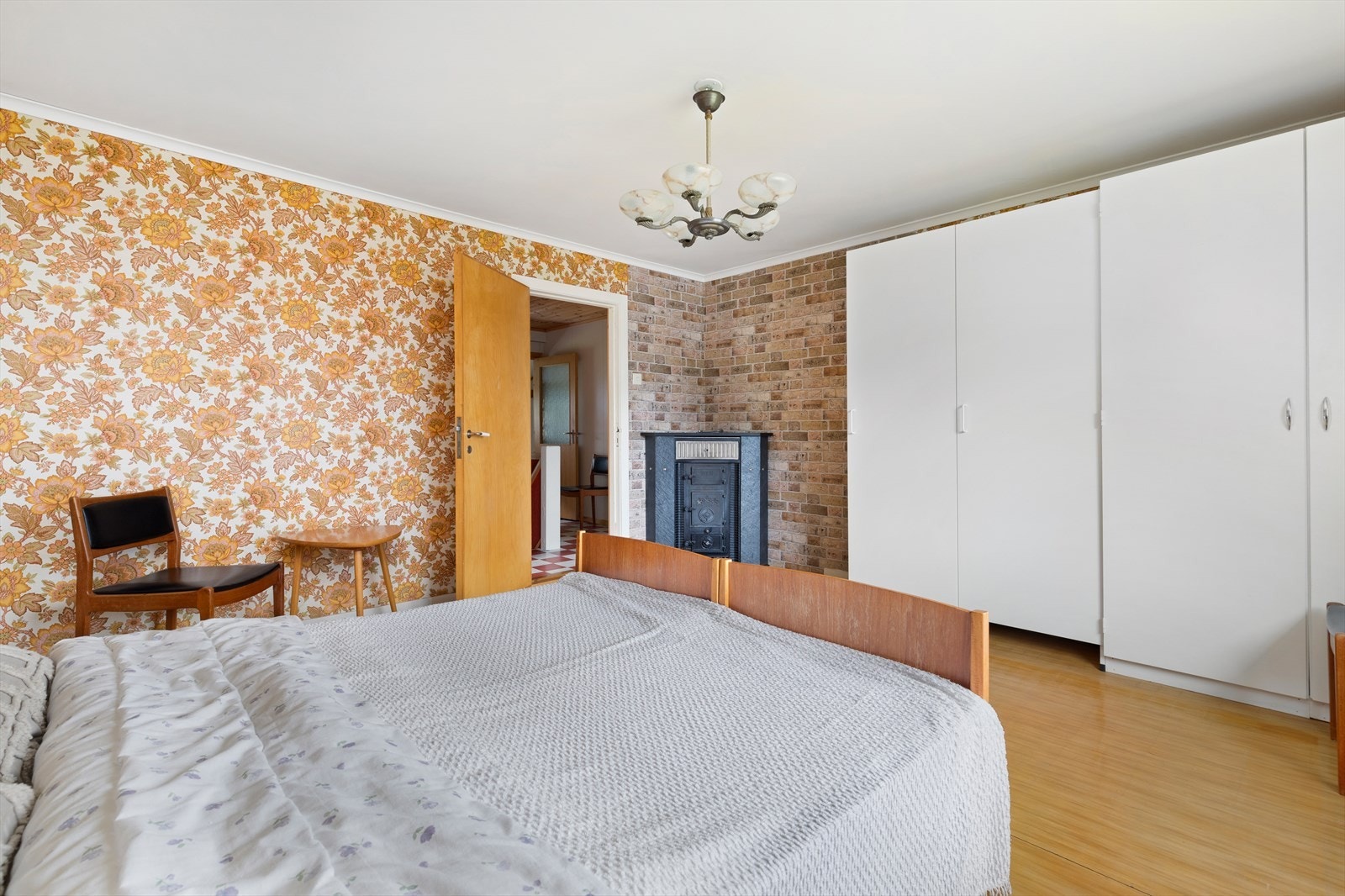 Plass for stor seng Galleribilde