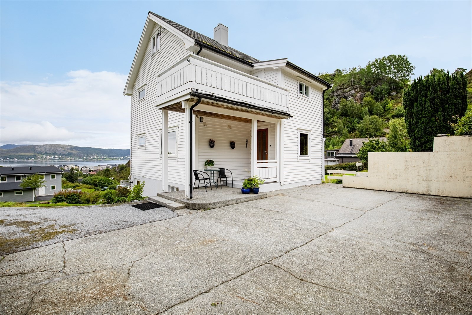 En romslig hage følger boligen med mulighet for garasje (søknadspliktig) Galleribilde