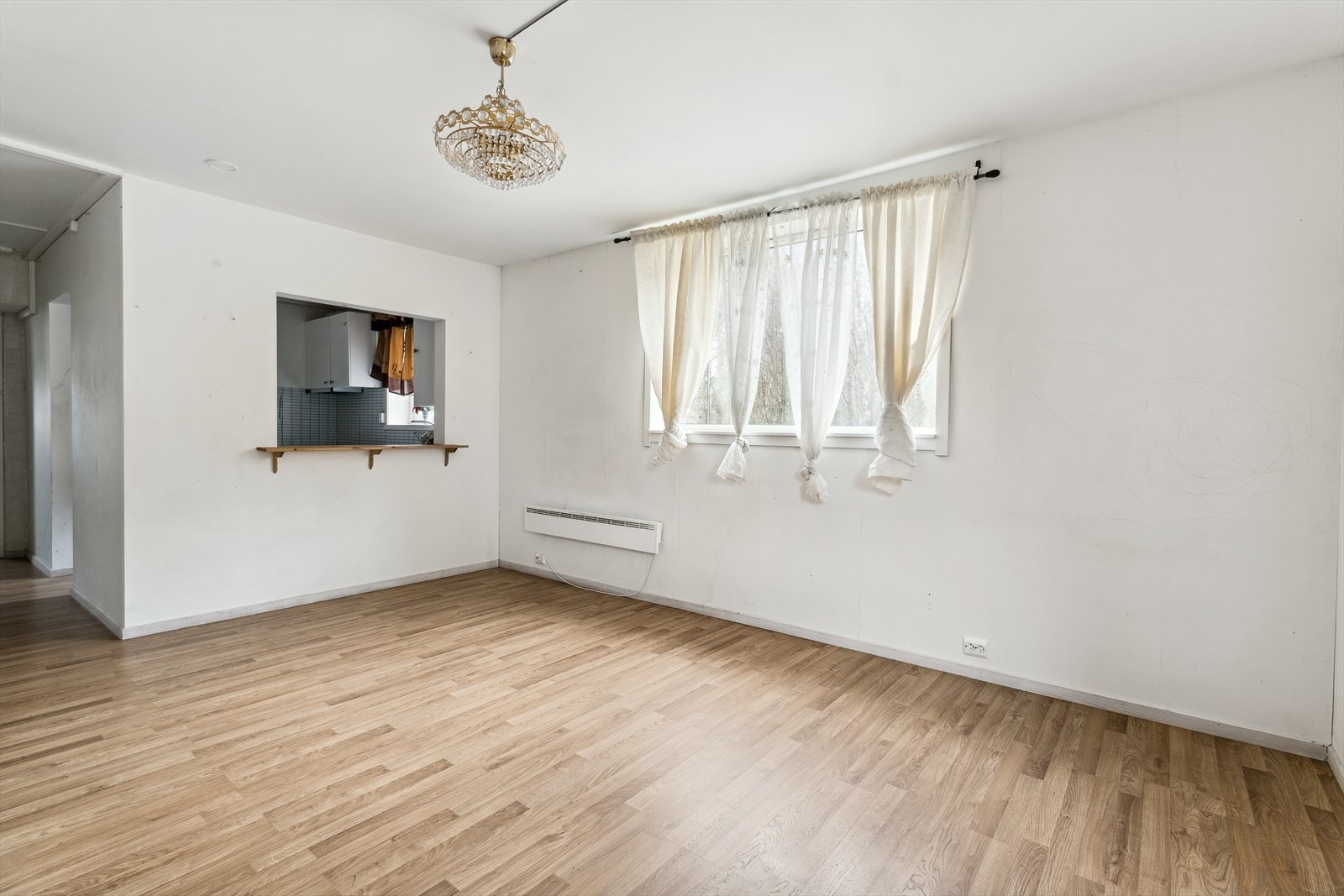 Stove i kjeller mot kjøkken og gang. Galleribilde