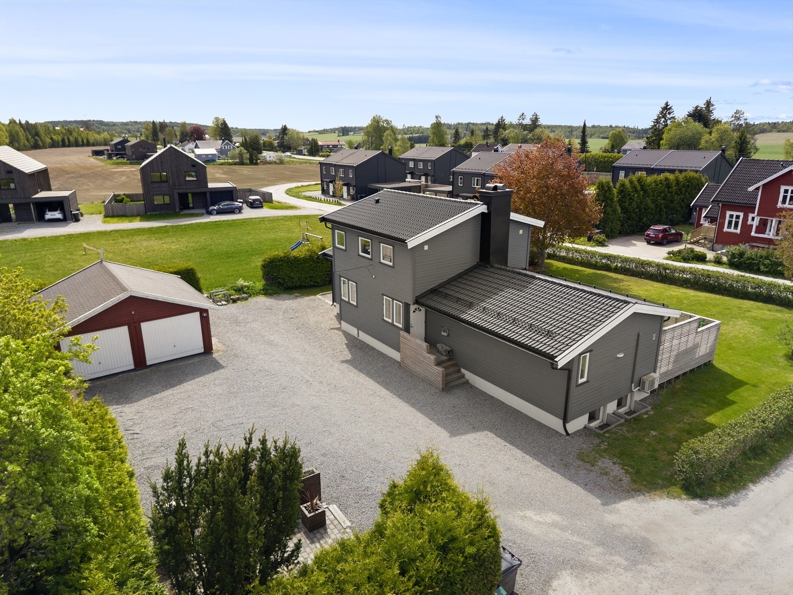 Tak og fasade ble byttet i hhv. 2017/2018.
Det ble utført drenering rundt hele huset vinter 2019. Galleribilde