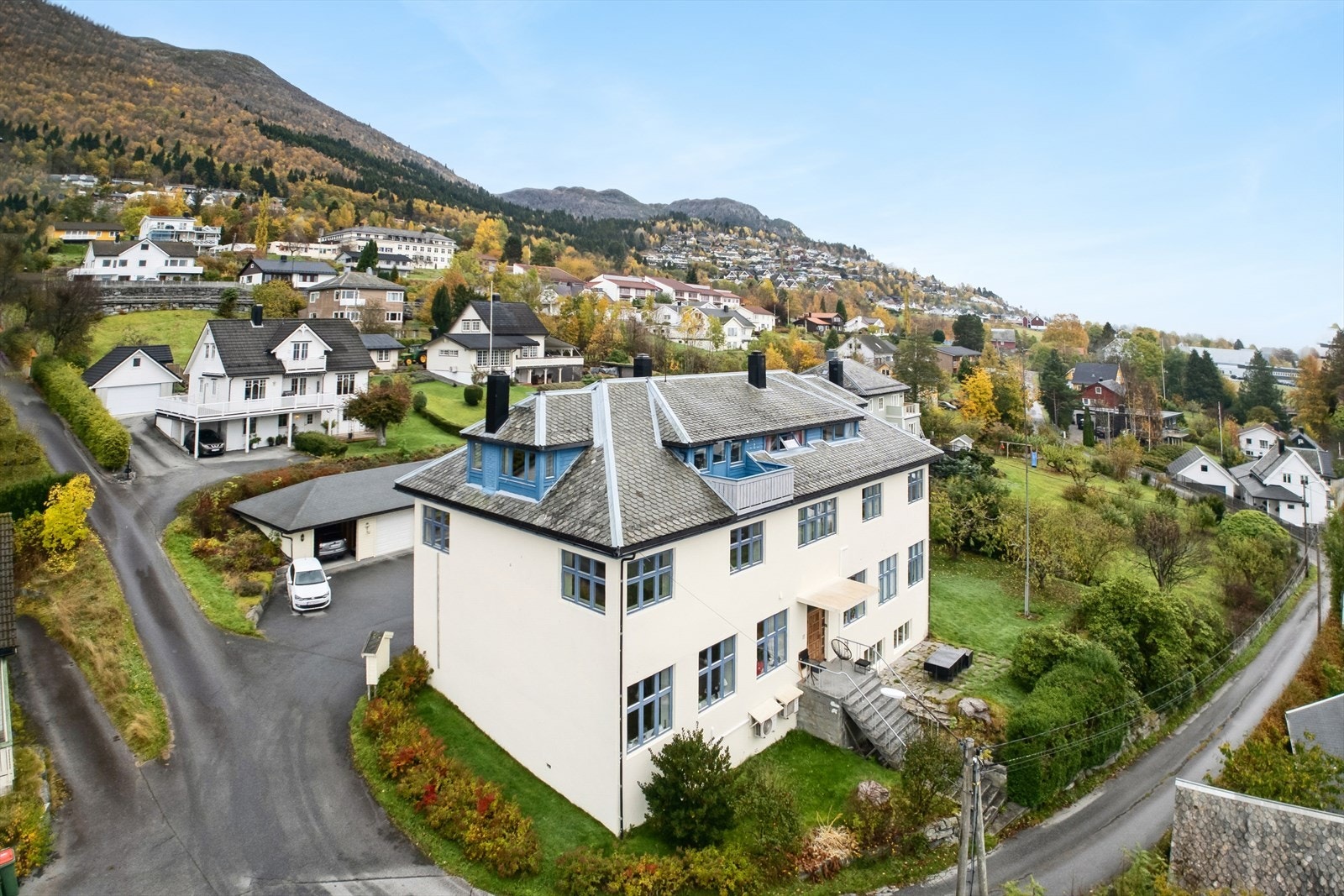 Her finn du ei nyoppussa leilegheit i 2.etasje med garasjeplass. Kort gangveg til alle sentrumsfasilitetar! Galleribilde