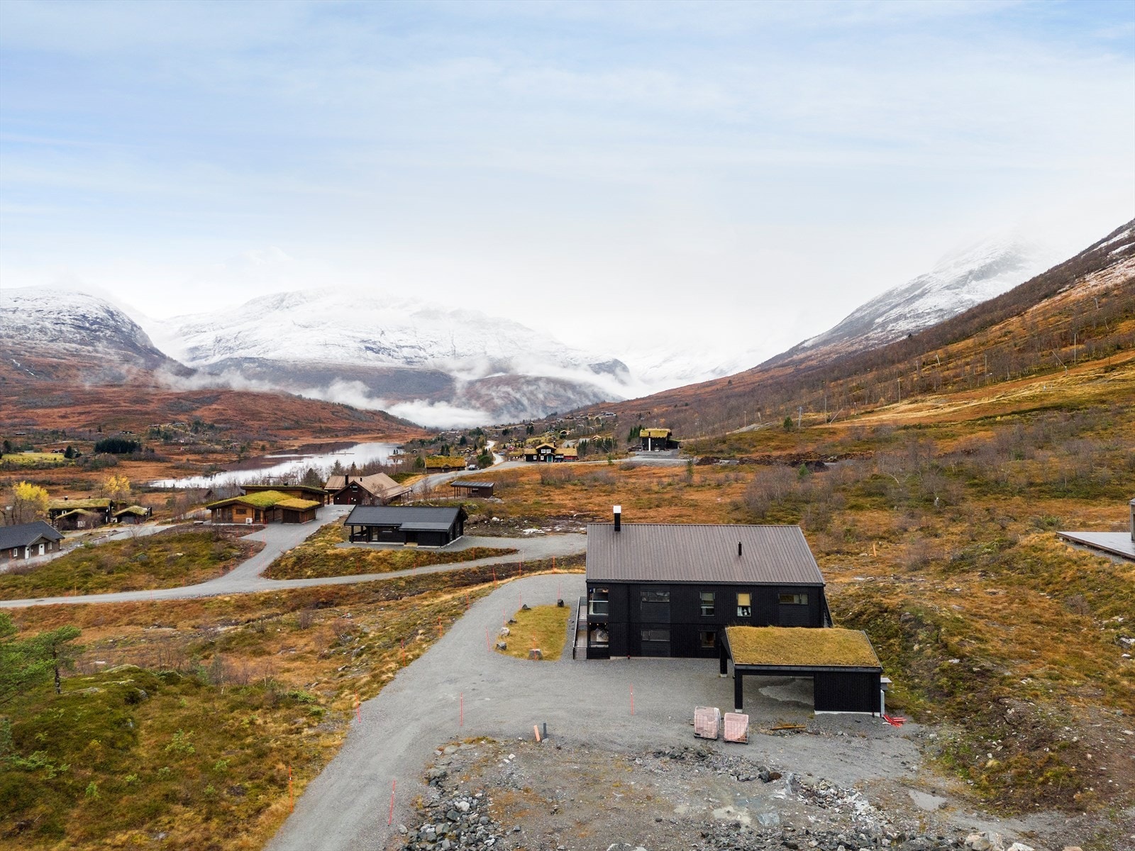 Eiendommen ligger i et naturskjønt område med nærhet til fine turområder. Galleribilde