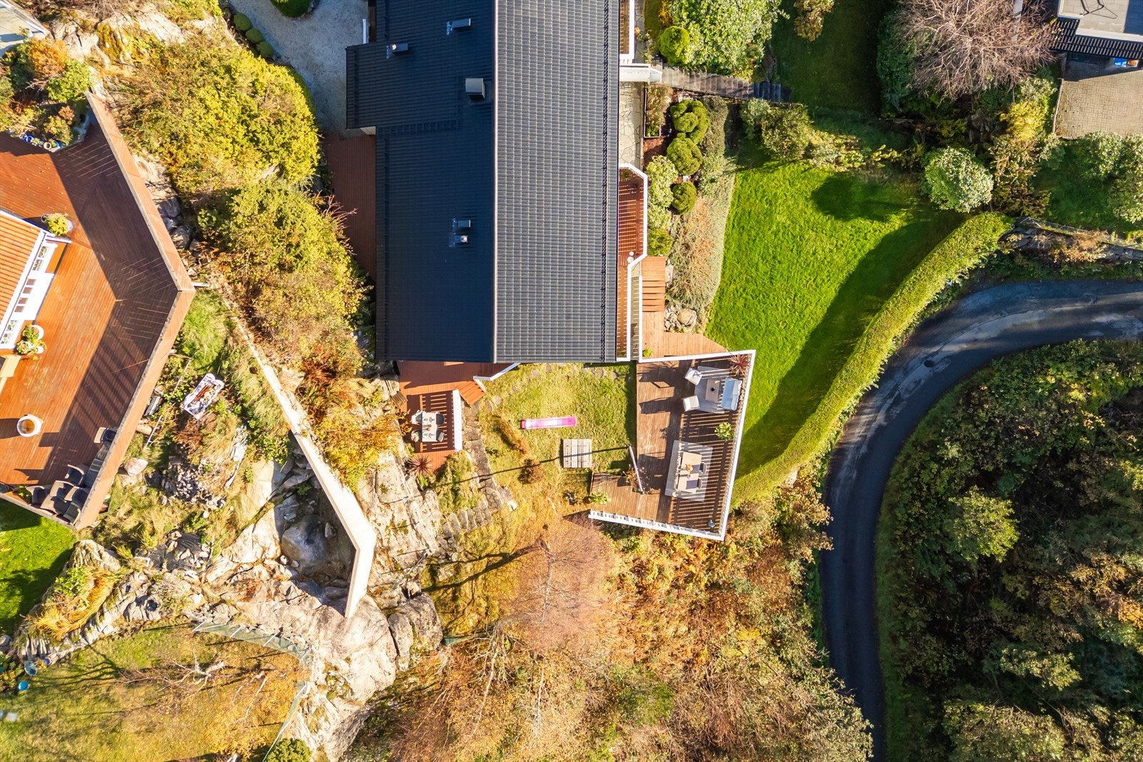 Området er særdeles attraktivt for alle aldre, og oppfattes som et meget trygt og godt boområde. Dette er nok grunnen til at så mange barnefamilier har slått seg til ro her. Galleribilde