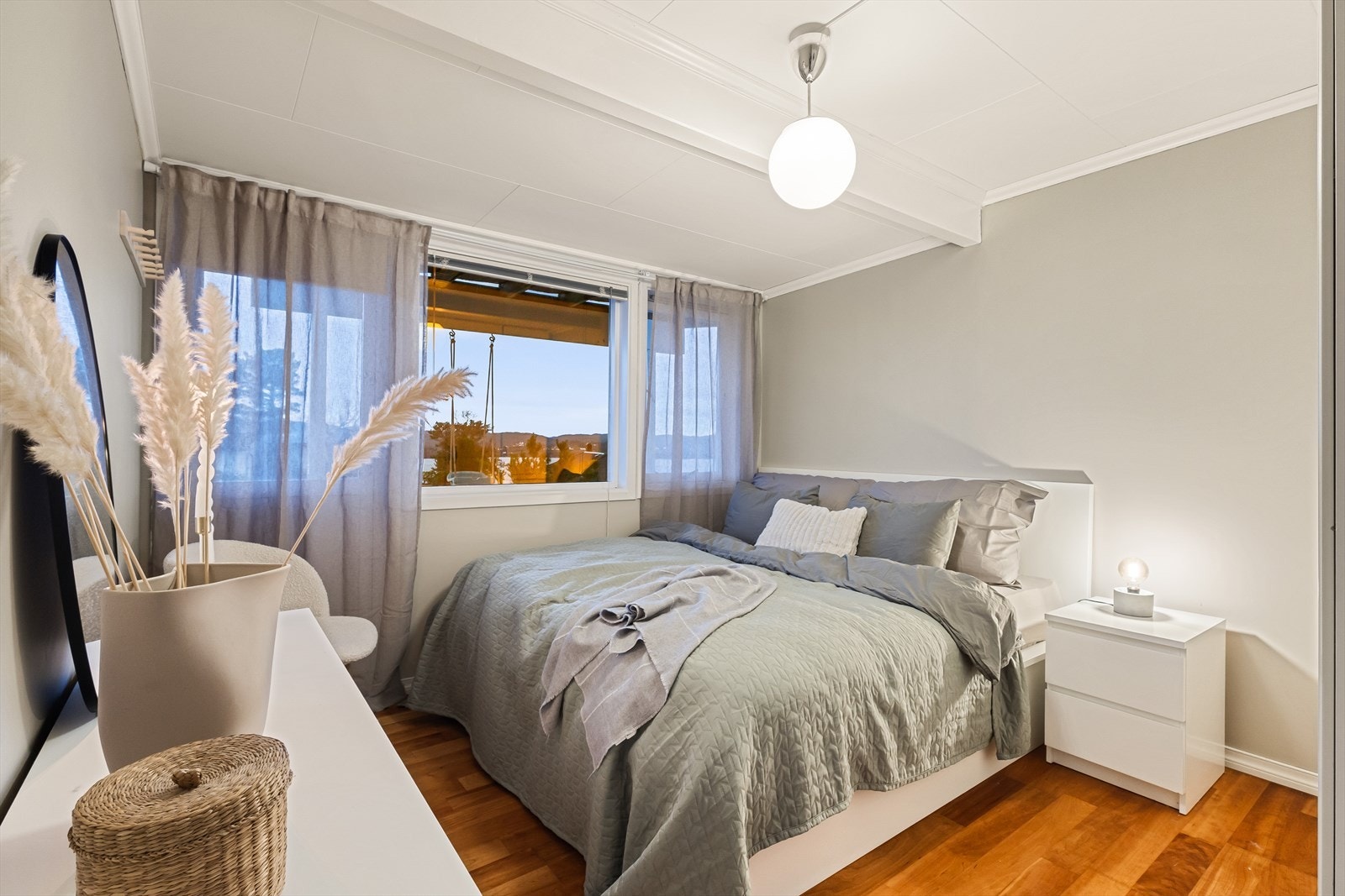 Alle tre soverommene i underetasjen har en god og praktisk størrelse. Galleribilde