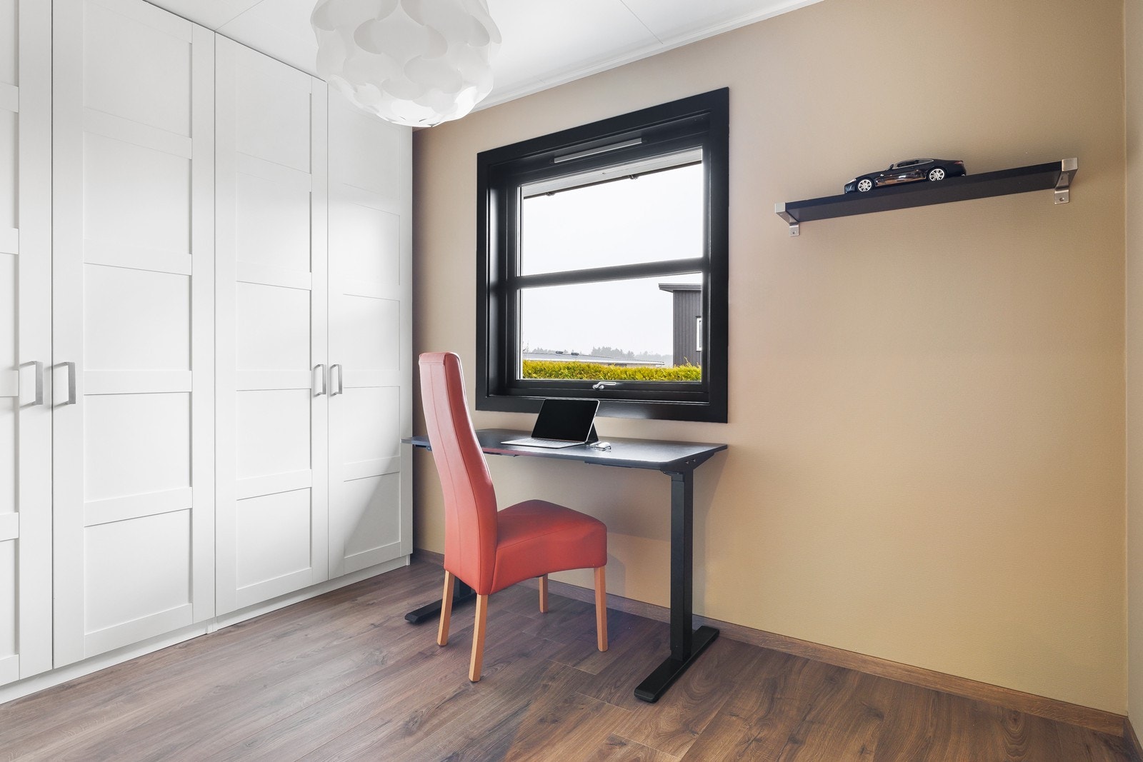 Soverom 2 med god plass til garderobeskap. Galleribilde