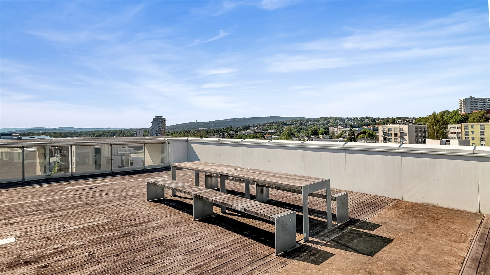 Nydelig felles takterrasse med sol fra morgen til kveld Galleribilde