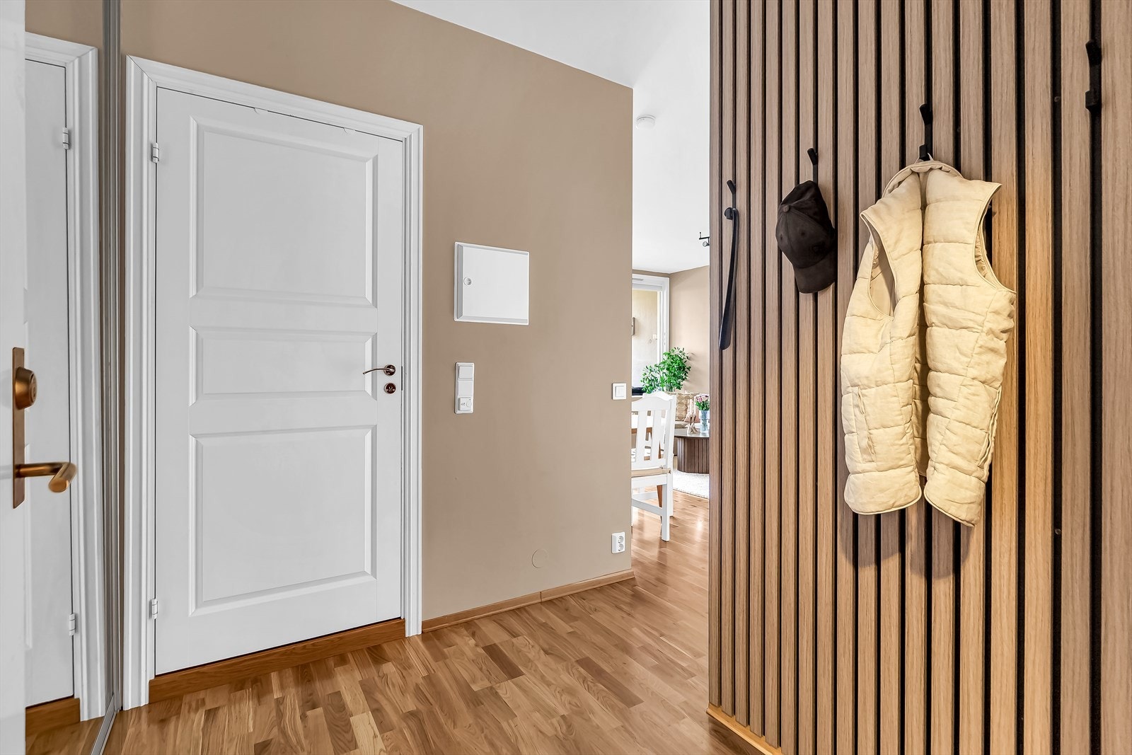 Fra entréen er det inngang til badet Galleribilde