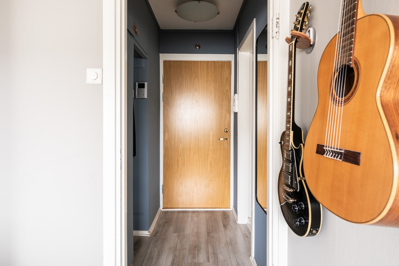 Leiligheten ligger i byggets 6. etasje og har heisadkomst Galleribilde