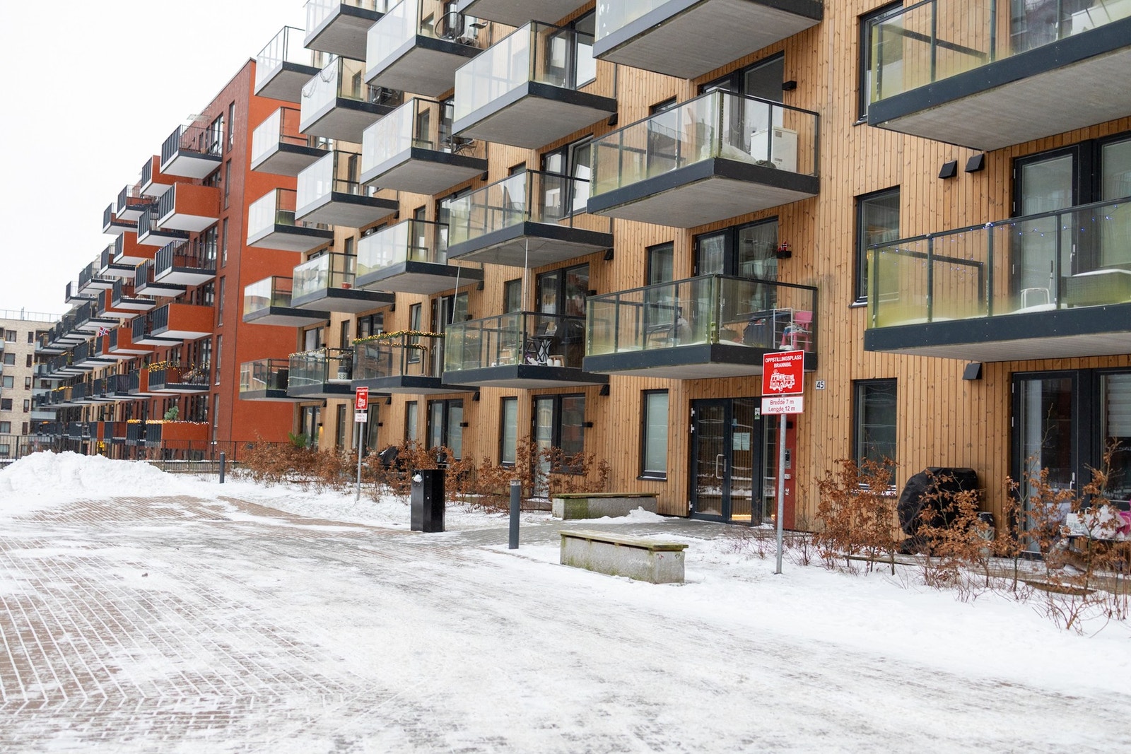 Inngangsparti til blokken. Galleribilde