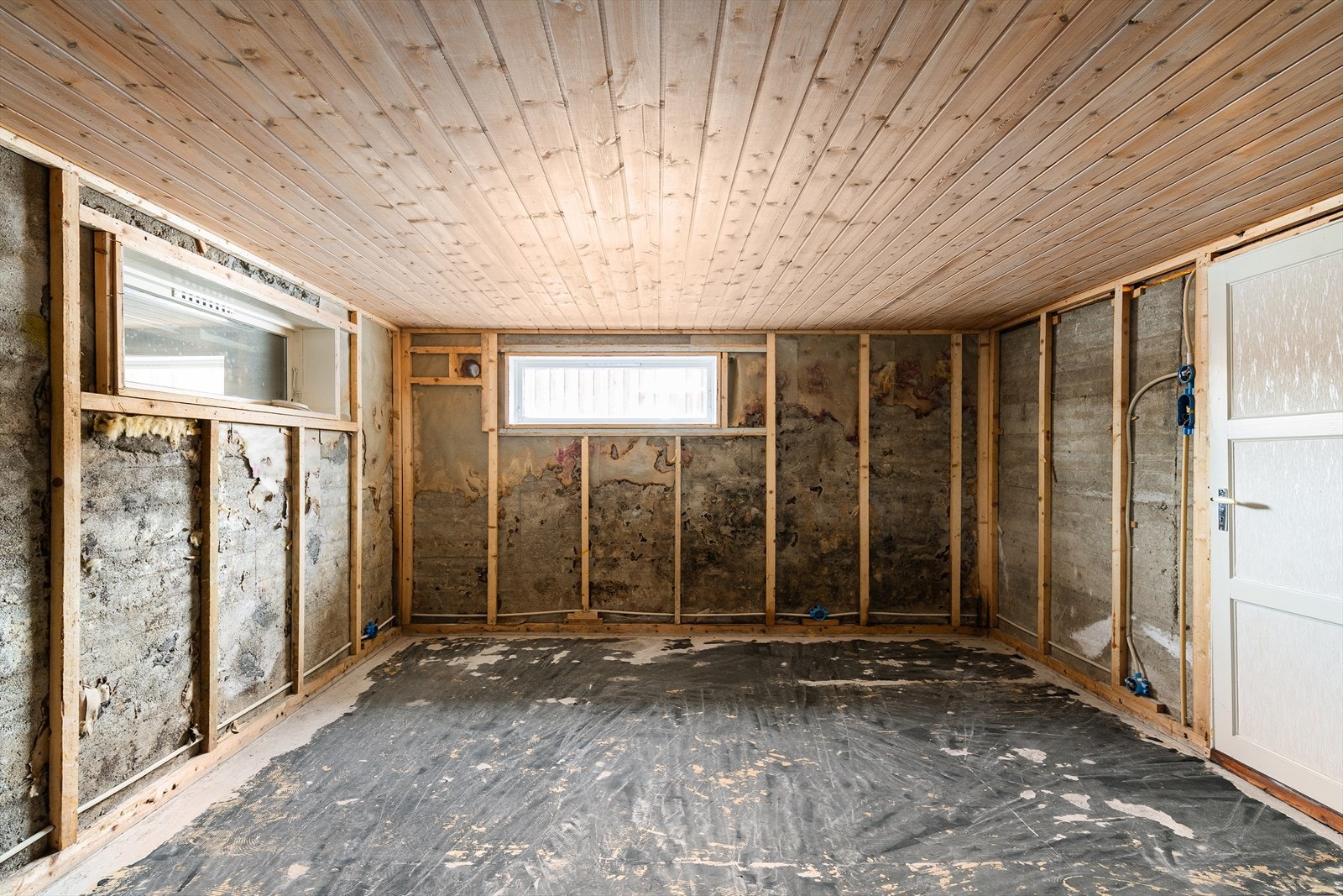 Det blir kjøpers ansvar å bygge opp kjelleren igjen. Galleribilde